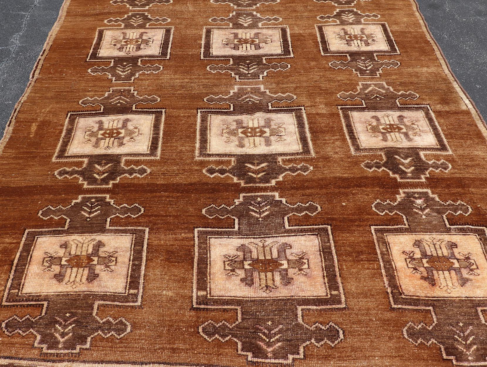 Laine Tapis Kars turc vintage avec des tons doux de brun, beige et crème 7'6 x 11'5 en vente