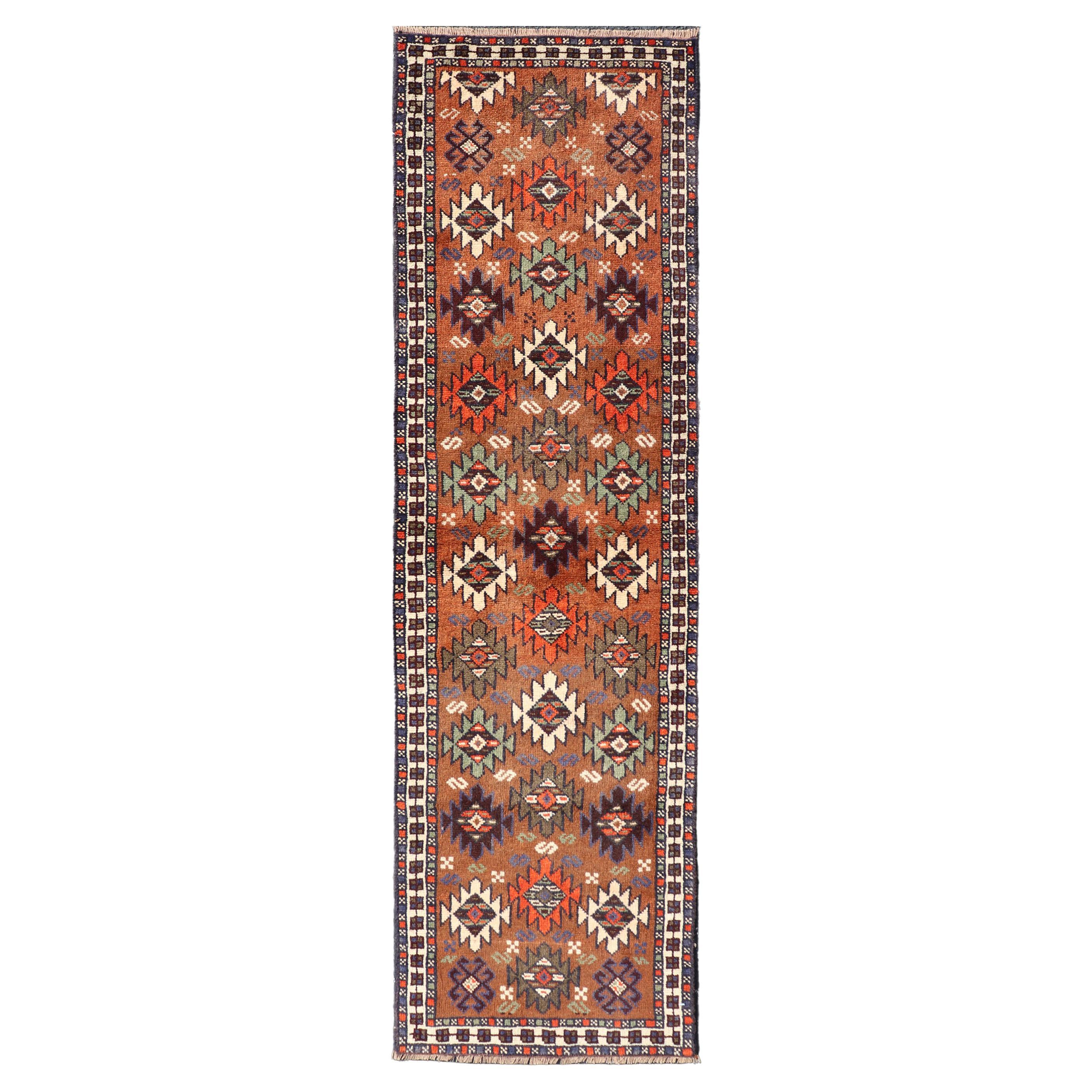 Tapis de couloir Kars turc vintage avec motif tribal dans les couleurs orange-marron