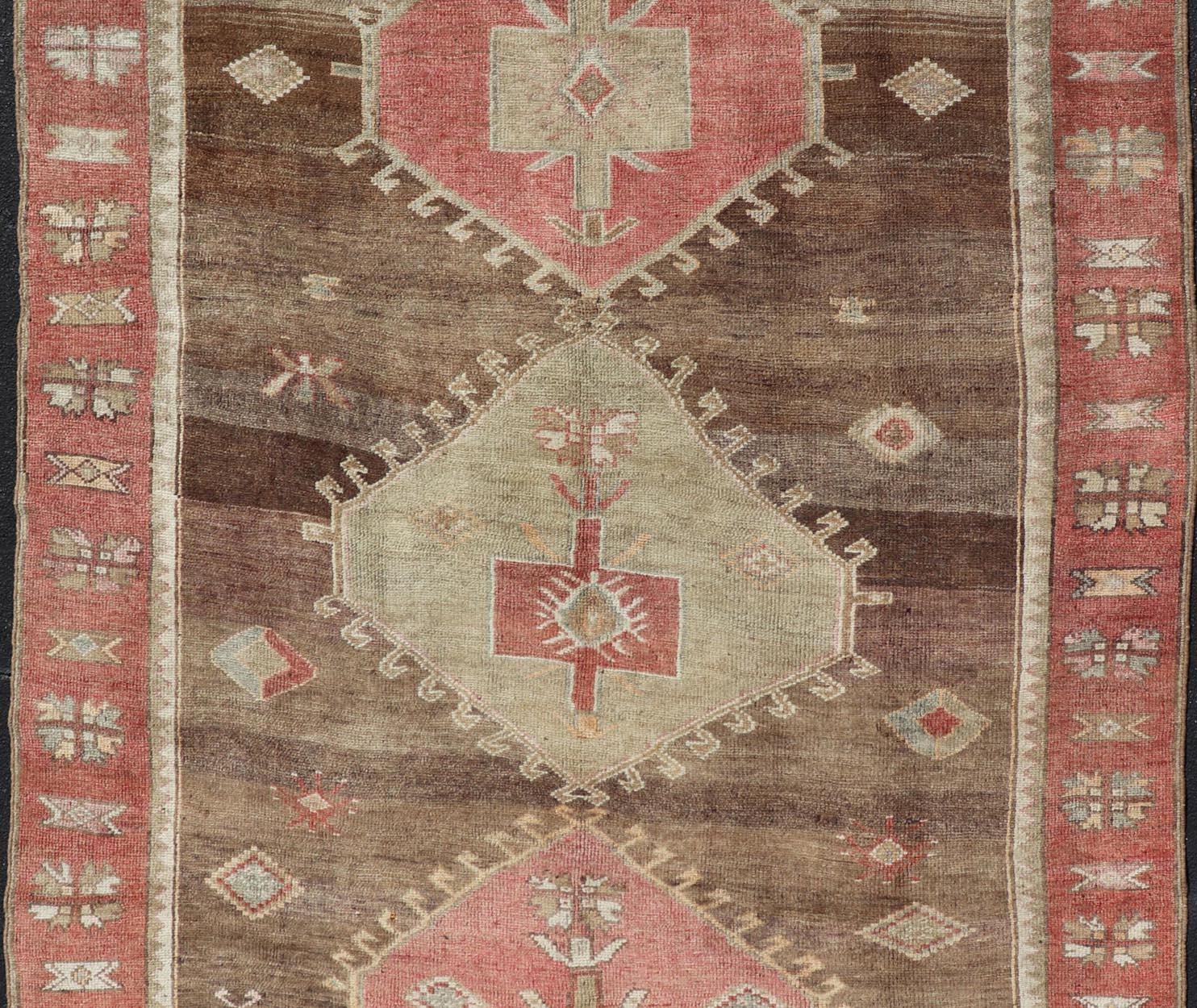 Türkischer Kars-Stammesteppich in Erdtönen mit Rottönen, Vintage  8'2 x 11'10 im Angebot 6