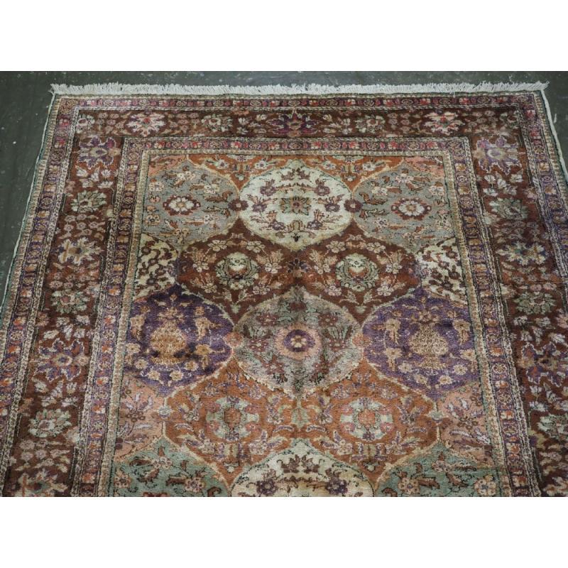 Türkischer Kayseri-Teppich „Art Seide“ im Vintage-Stil mit Repeat-Blumenmuster, um 1930 im Zustand „Hervorragend“ im Angebot in Moreton-In-Marsh, GB