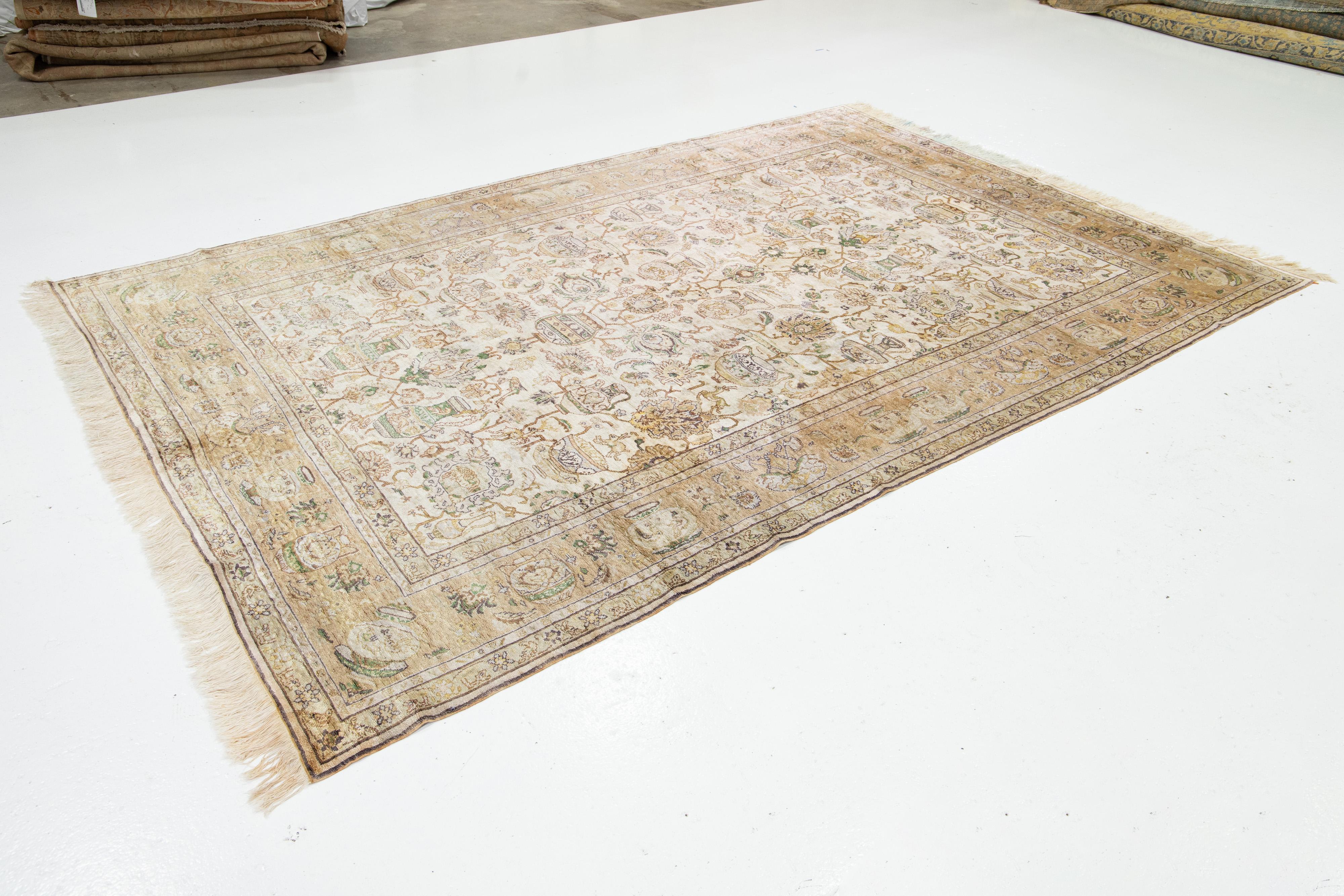 Alfombra turca vintage Kayseri de lana y seda hecha a mano en marfil con diseño floral Anudado a mano en venta