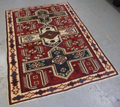 Türkisch-kaukasisches Vintage-Vintage-Turkestan mit traditionellem kaukasischem Design, etwa 60 Jahre alt