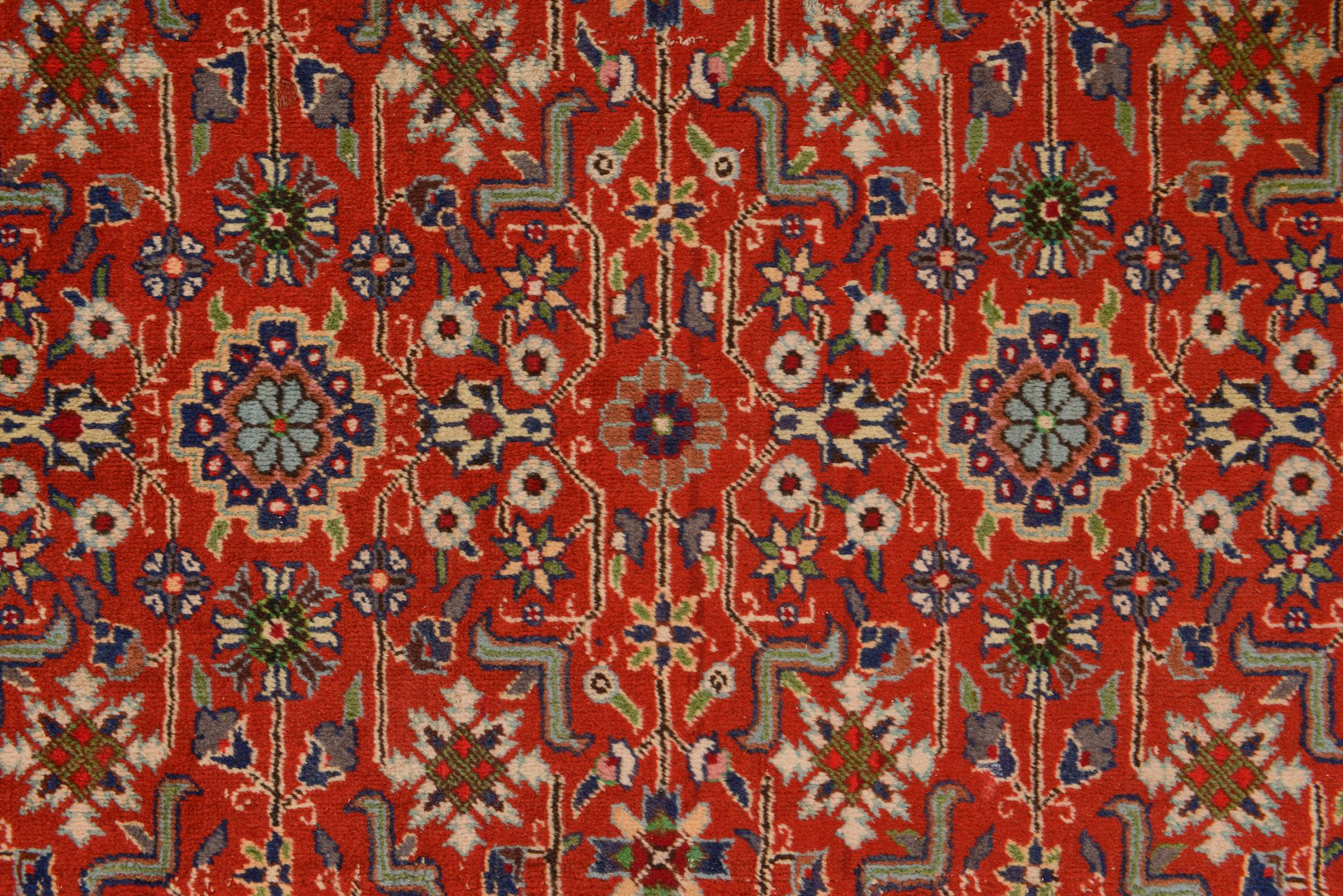 Vintage Turkish KEISSARY Carpet In Excellent Condition For Sale In Alessandria, Piemonte