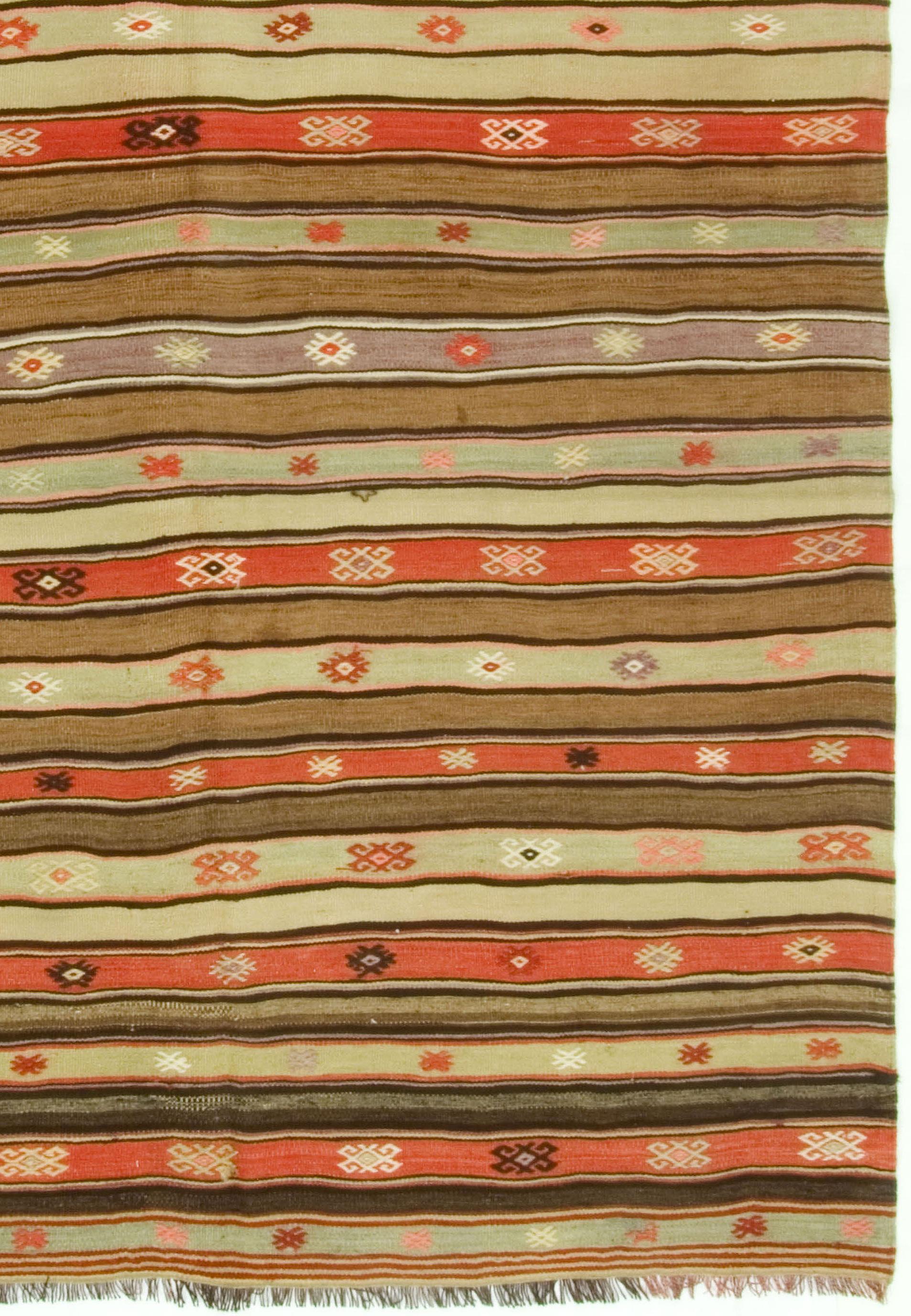 Vintage Turkish Kilim Area Rug 5'5 x 7' in vendita 1