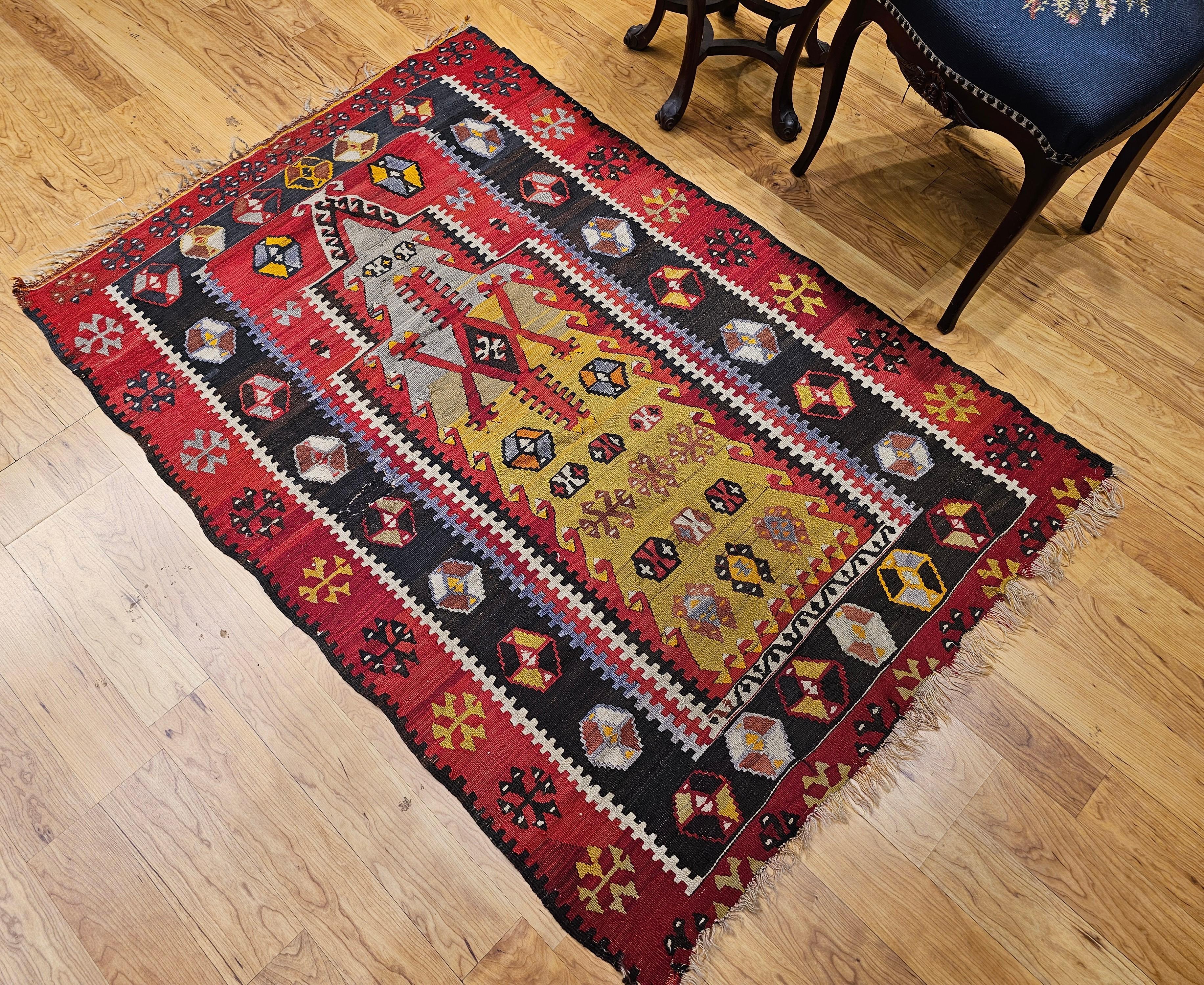 Türkischer Kilim-Teppich mit Gebetsmuster in blassgrün, gelb und schwarz im Angebot 4