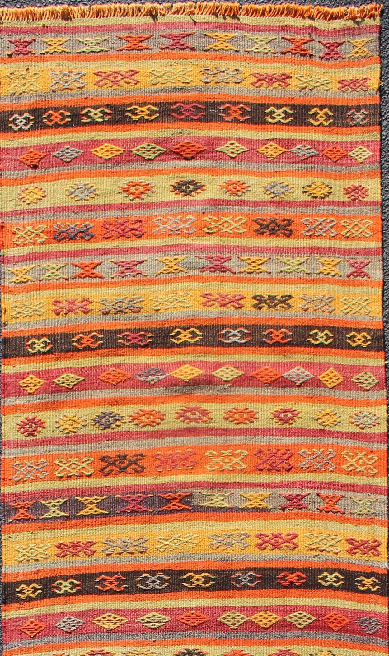 Colorful vintage Turkish Kilim runner with a stripe and modern design, Minimalist stripe design Kilim runner from Turkey, rug TU-NED-602, country of origin / type: Turkey / Kilim, circa 1950

This vintage flat-woven Kilim runner features a