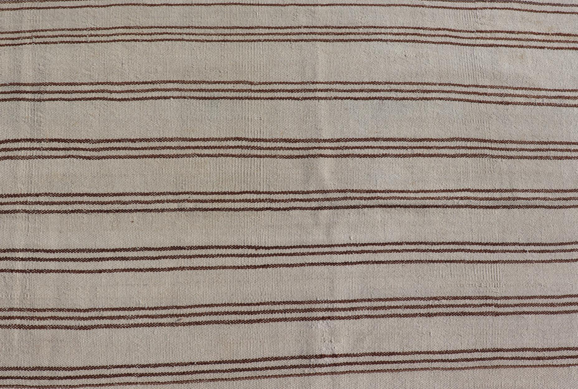 Kilim turco vintage a trama piatta nei toni neutri del crema e del marrone a strisce in vendita 4