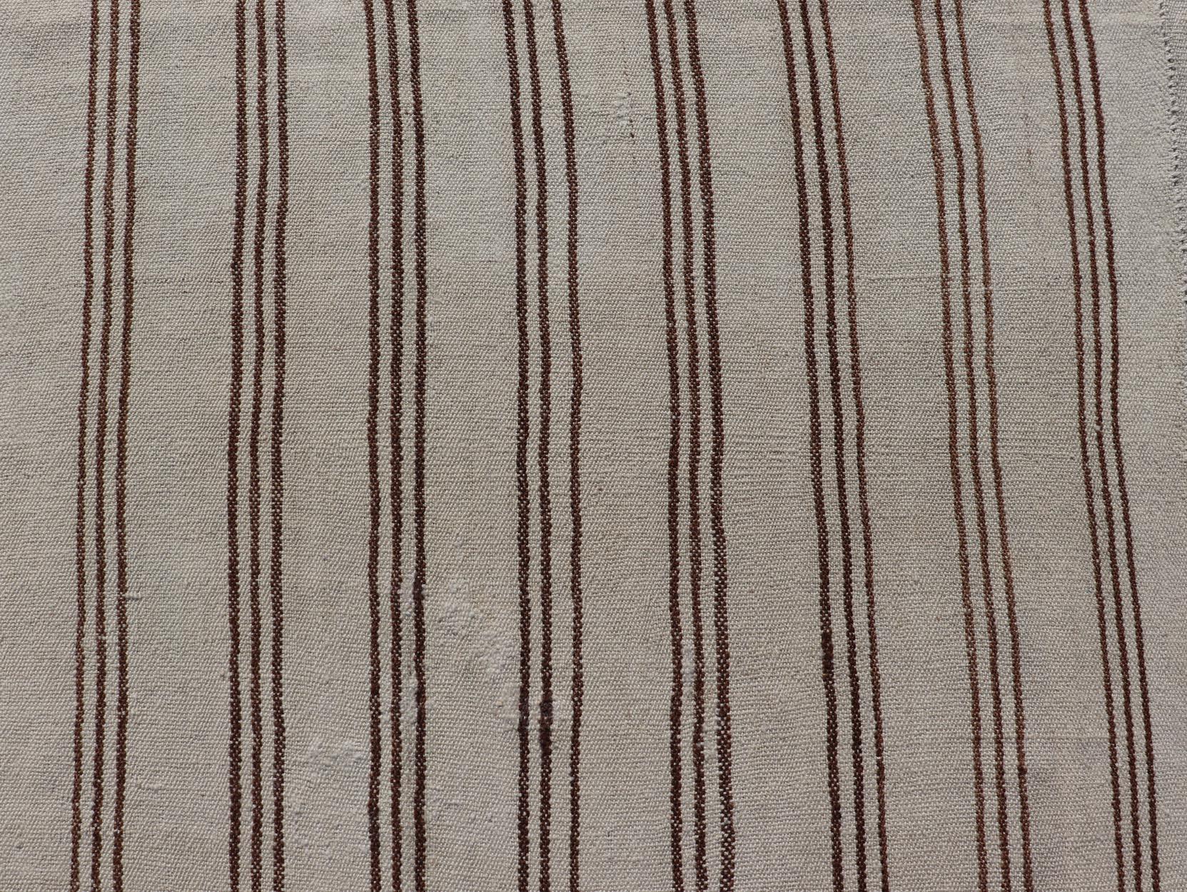 Kilim turco vintage a trama piatta nei toni neutri del crema e del marrone a strisce in vendita 2