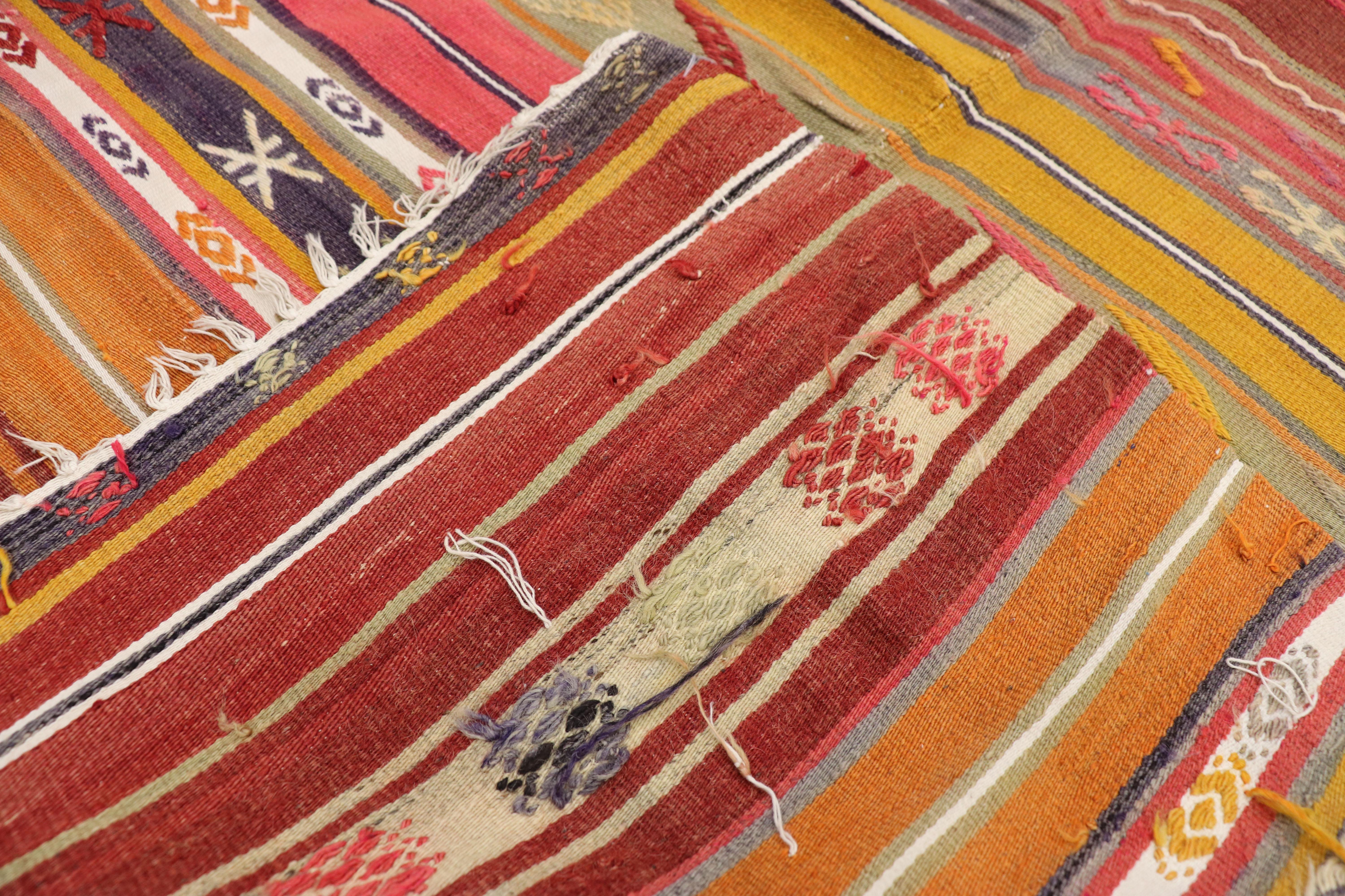 Vintage Turkish Kilim Flat-Weave Rug with Boho Chic Southwestern Style In Distressed Condition In Dallas, TX