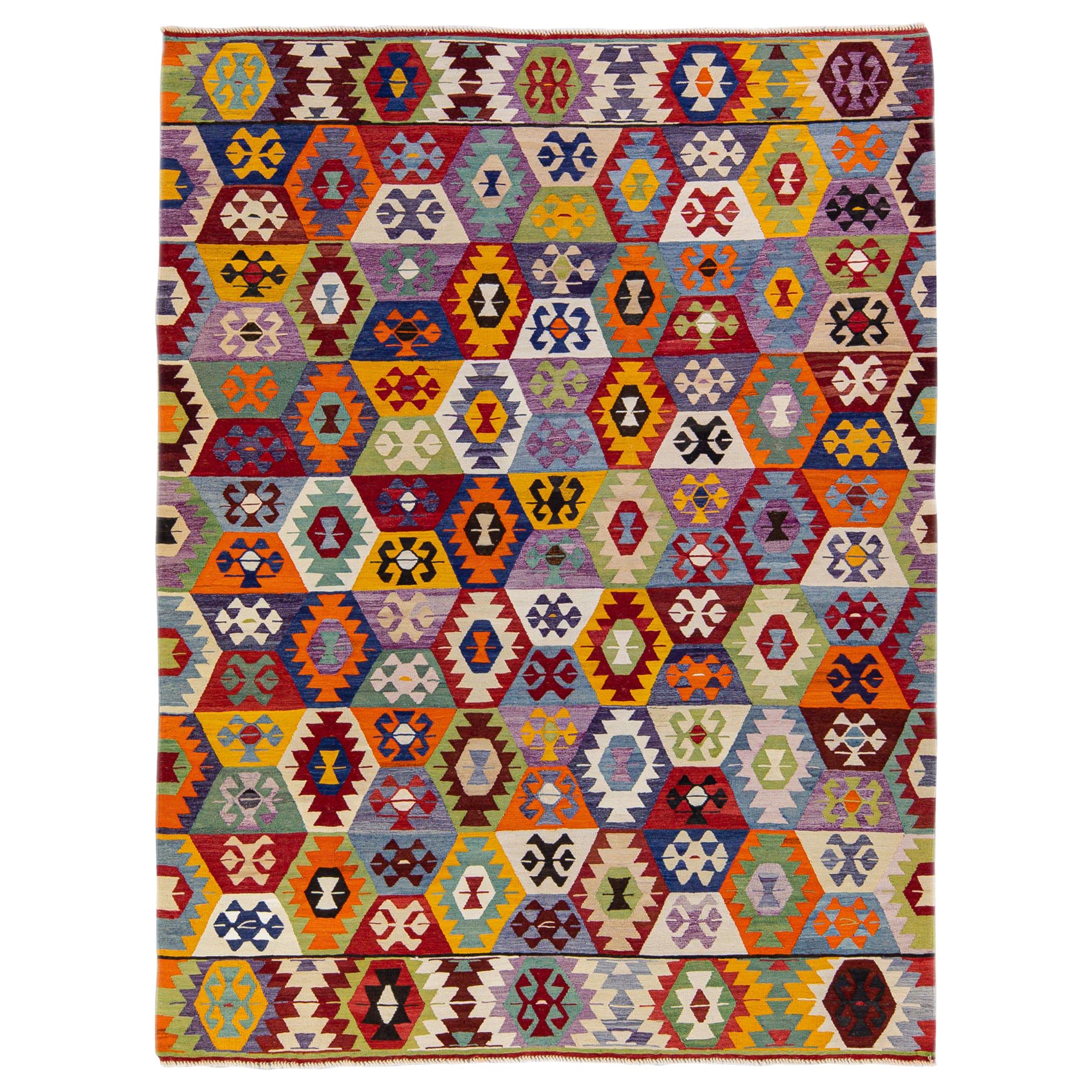 Alfombra de lana turca vintage Kilim de tejido plano multicolor y diseño geométrico
