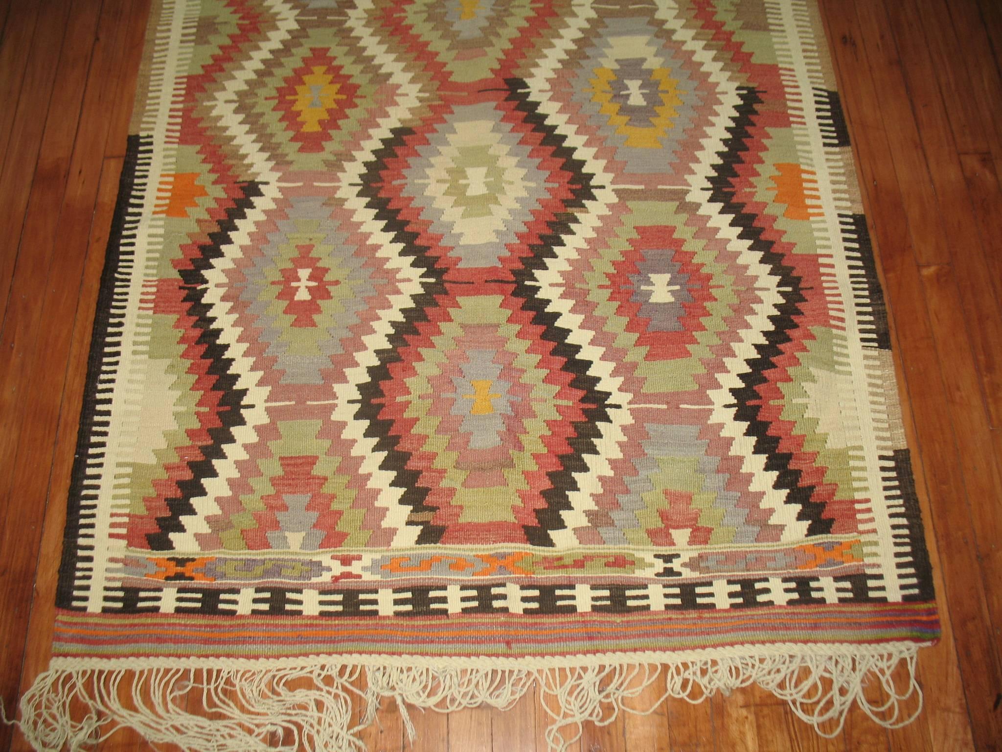 A vintage geometric Turkish Kilim scatter rug from the mid-20th century.

Measures: 4'1'' x 6'3''.