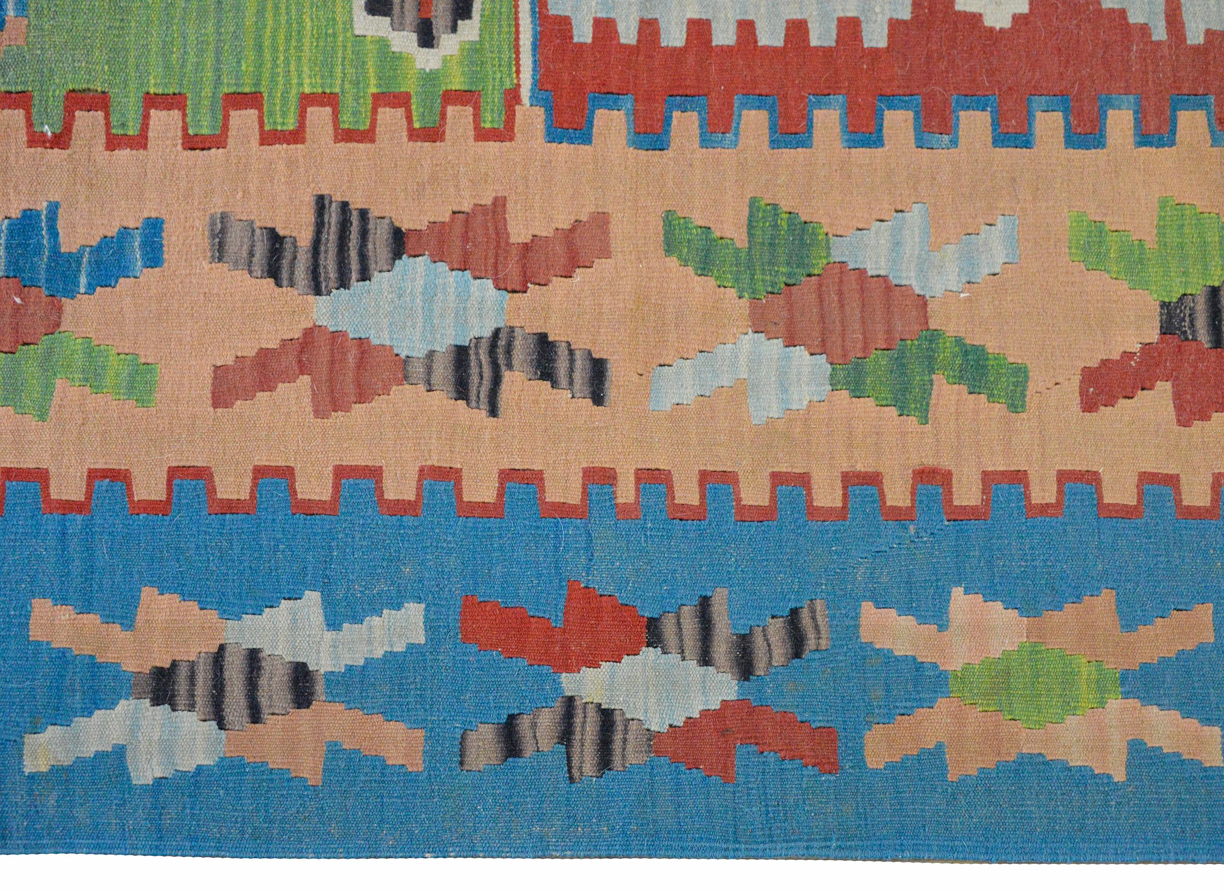 Vintage Turkish Kilim In Good Condition For Sale In Chicago, IL