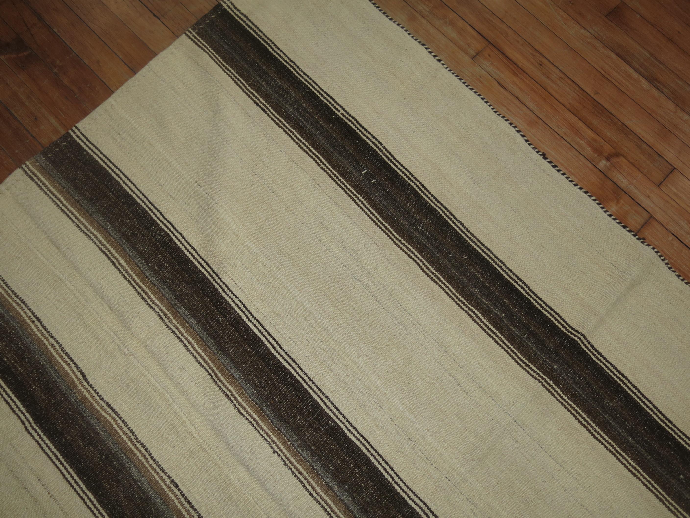 Vintage Turkish Kilim In Good Condition For Sale In New York, NY
