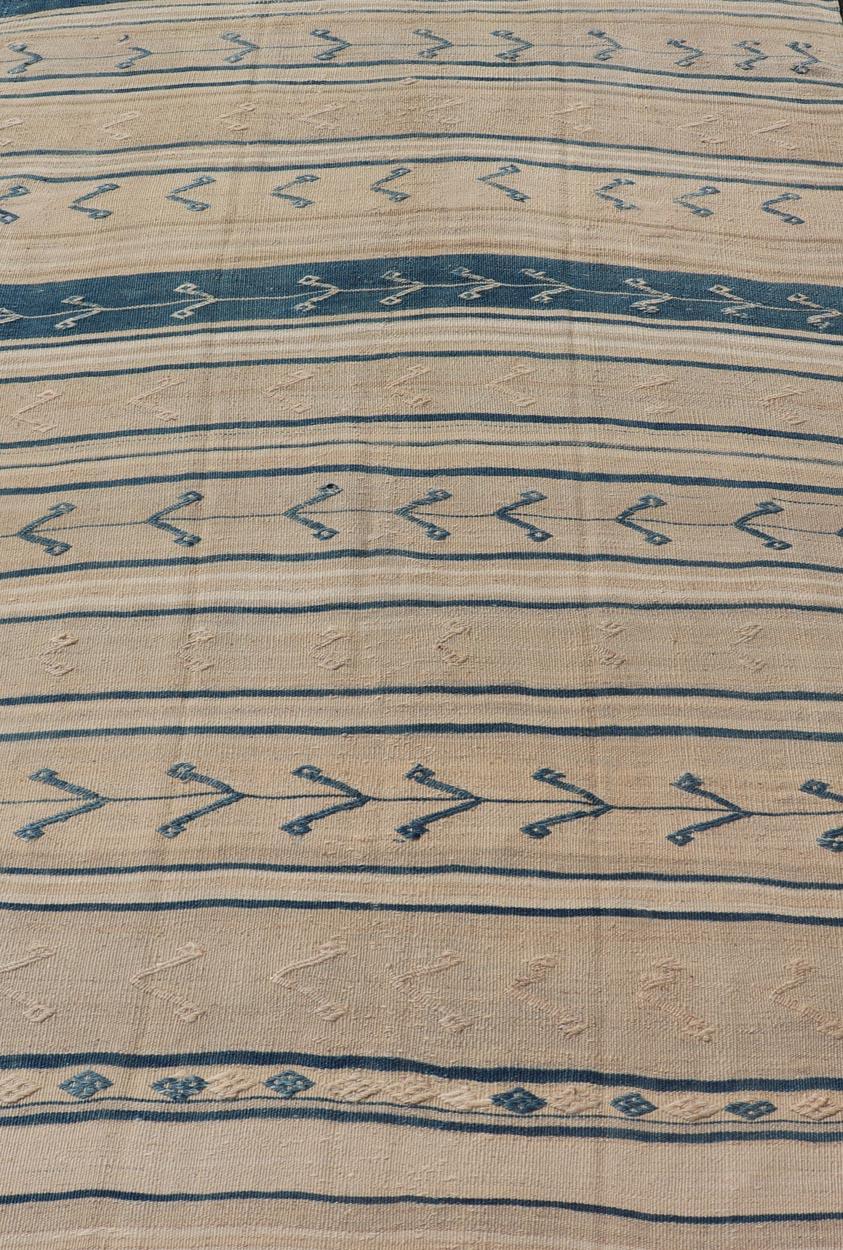 Vintage Turkish Kilim Gallery Teppich in Creme und Ozean Blau 4'9