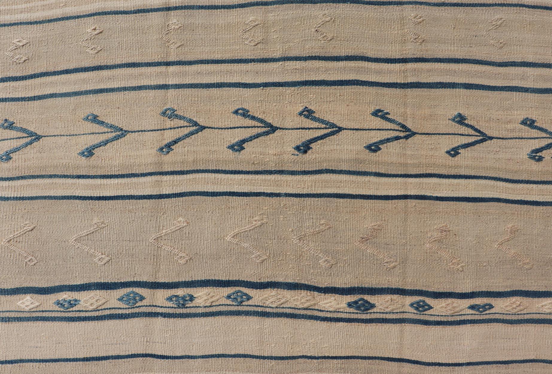 Vintage Turkish Kilim Gallery Teppich in Creme und Ozean Blau 4'9