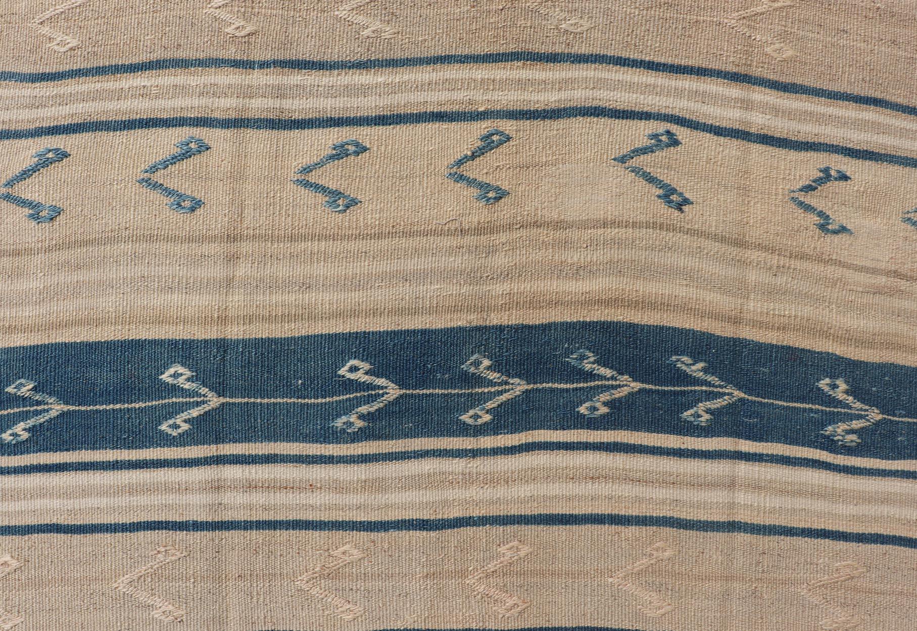 Vintage Turkish Kilim Gallery Teppich in Creme und Ozean Blau 4'9