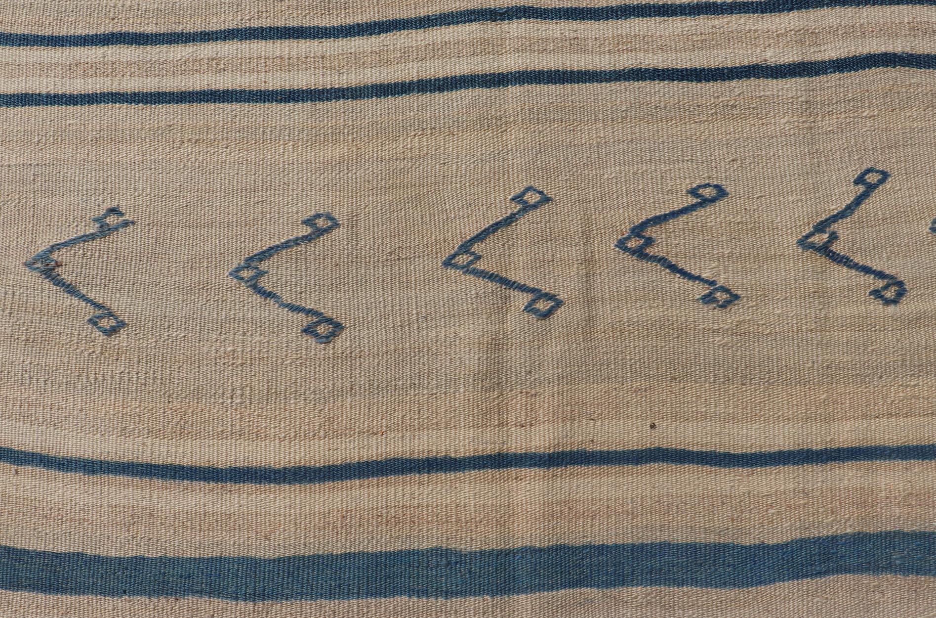 Vintage Turkish Kilim Gallery Teppich in Creme und Ozean Blau 4'9