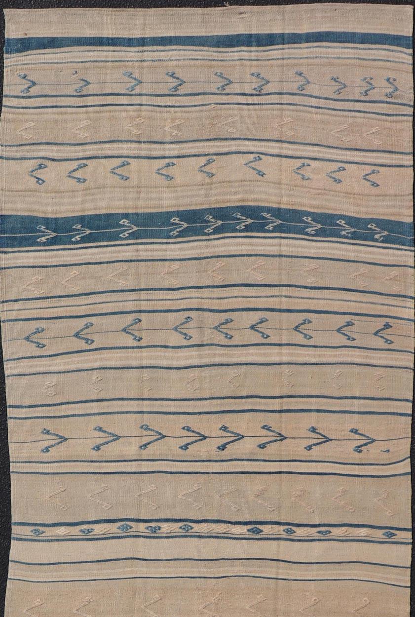 Vintage Turkish Kilim Gallery Teppich in Creme und Ozean Blau 4'9