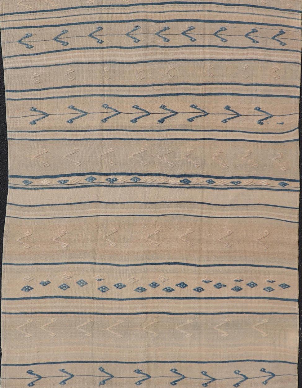 Vintage Turkish Kilim Gallery Teppich in Creme und Ozean Blau 4'9