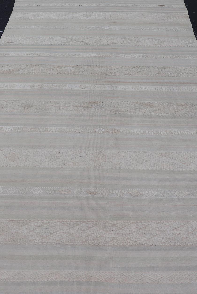 Rug & Kilim Gallery Vintage Turc à rayures pastel 5'11 x 12'10 en vente 5