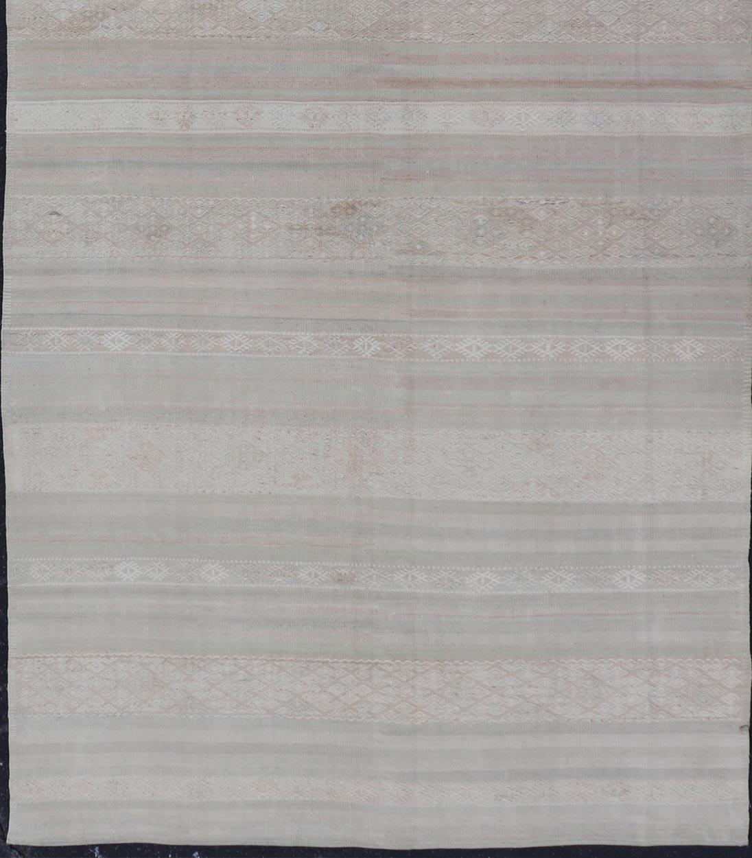 Rug & Kilim Gallery Vintage Turc à rayures pastel 5'11 x 12'10 en vente 2