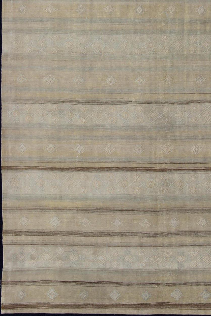 Kilim Gallery rug vintage from Turkey with horizontal stripe design in shades of brown, rug en-176583, country of origin / type: Turkey / Kilim, circa 1950

This tribal Kilim from Turkey bears a repeating, horizontally-oriented stripe design