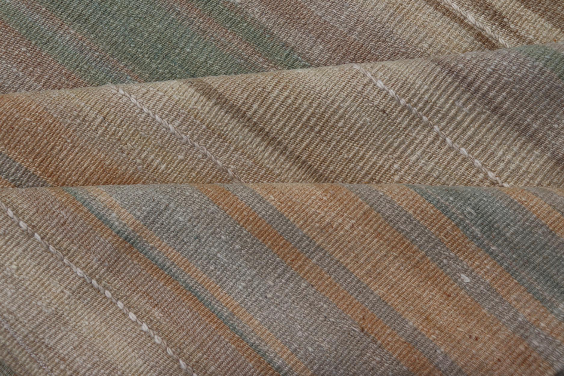 Vintage Kilim Gallery Runner in morbido verde terra 5'7