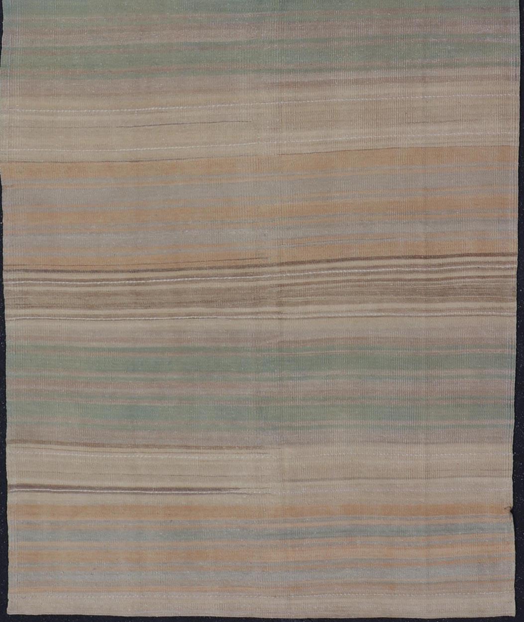 Tessuto a mano Vintage Kilim Gallery Runner in morbido verde terra 5'7