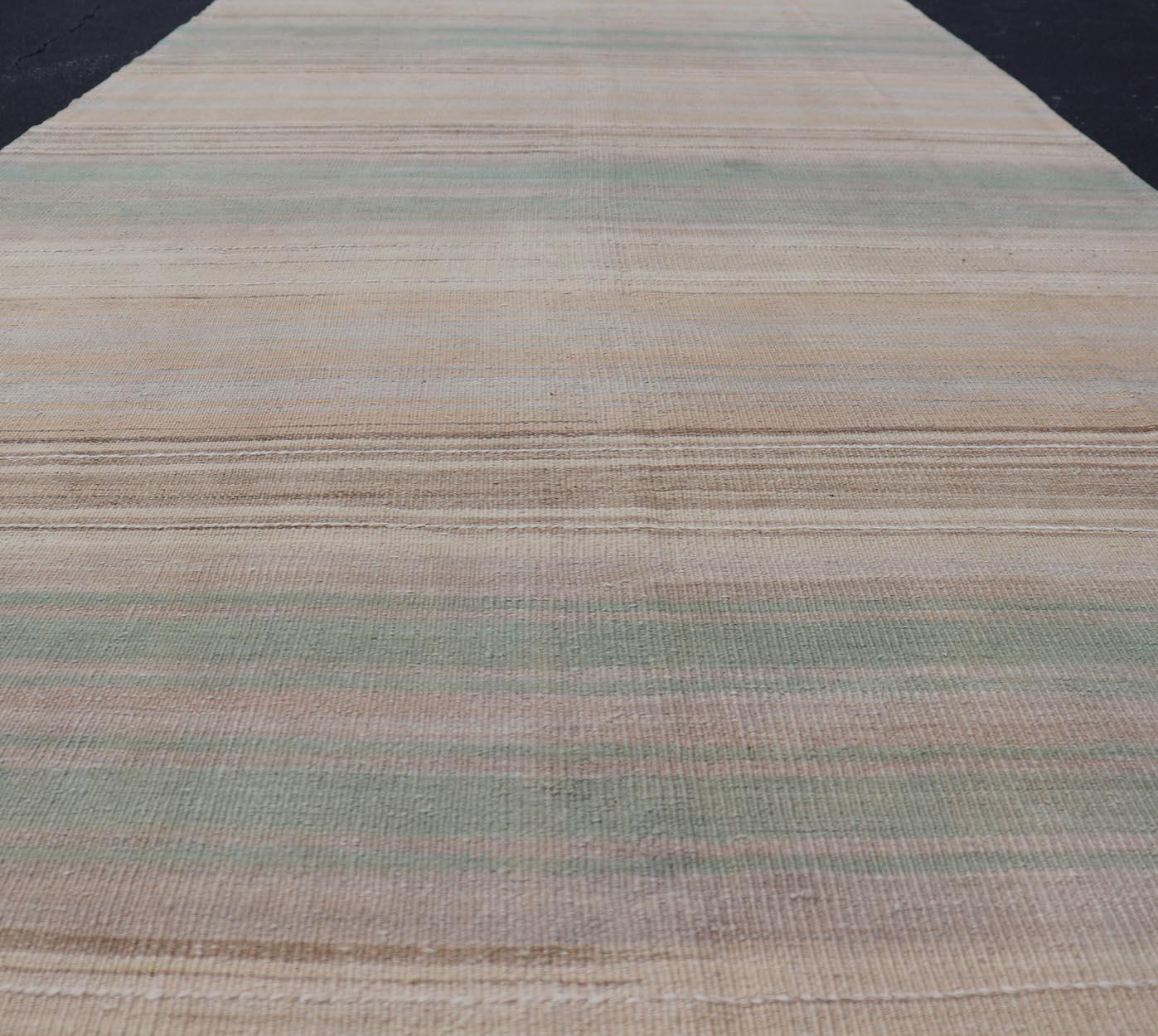 XX secolo Vintage Kilim Gallery Runner in morbido verde terra 5'7