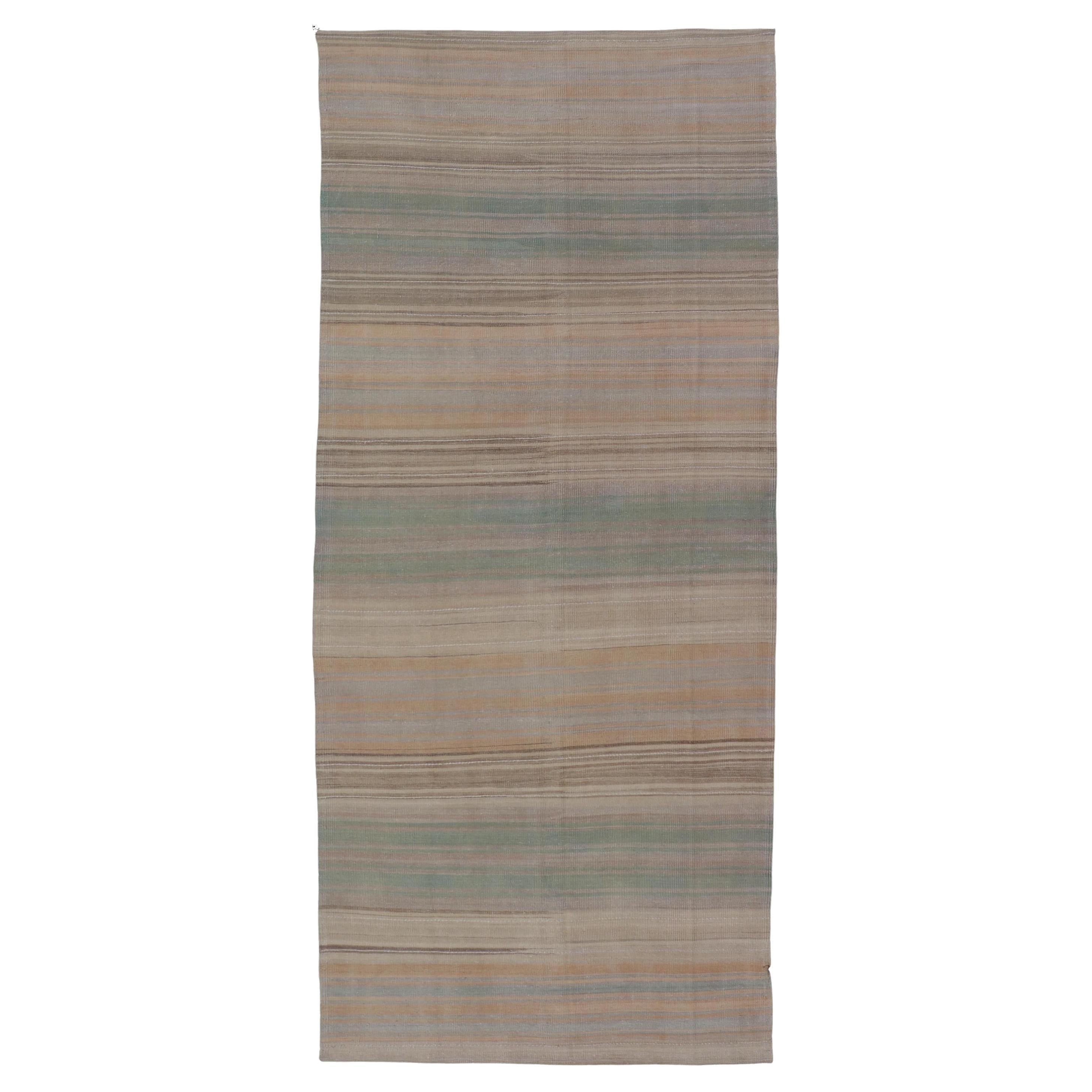 Vintage Kilim Gallery Runner in morbido verde terra 5'7" X 13'5"