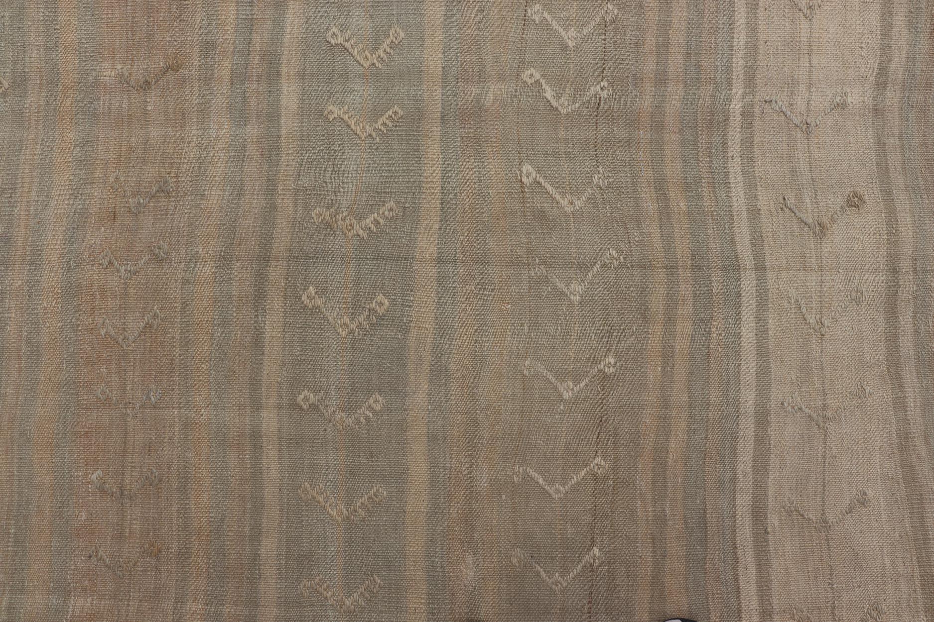 Vintage Turkish Kilim Gallery Runner Soft Earthy Tones 4'0 x 14'4 (20. Jahrhundert) im Angebot