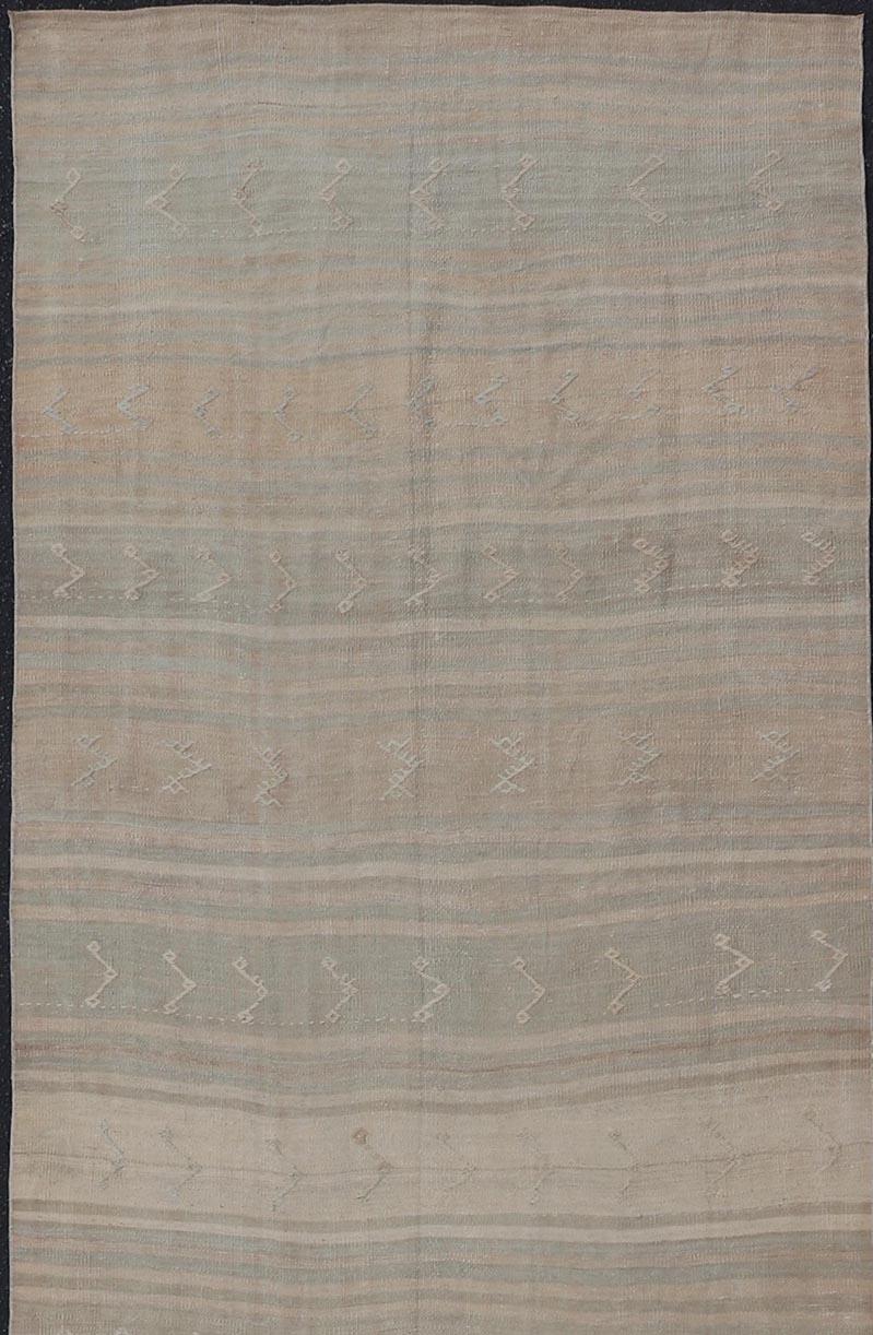 Vintage Turkish Kilim Gallery Runner Soft Earthy Tones 4'0 x 14'4 (Wolle) im Angebot