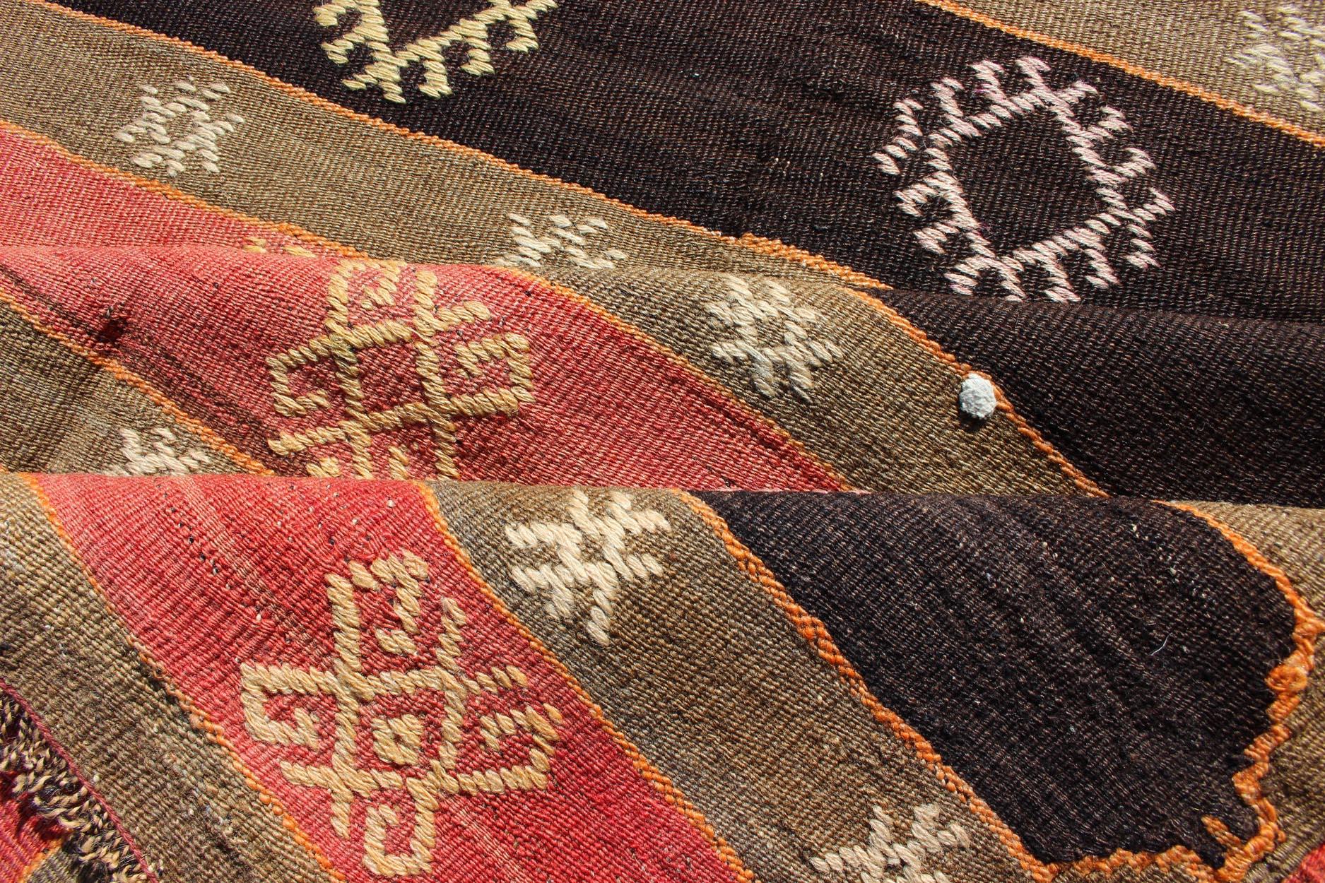 Vintage Turkish Kilim Gallery Läufer mit Bold Schwarz, Rot, Koralle 3'11 x 15'10 (Handgewebt) im Angebot
