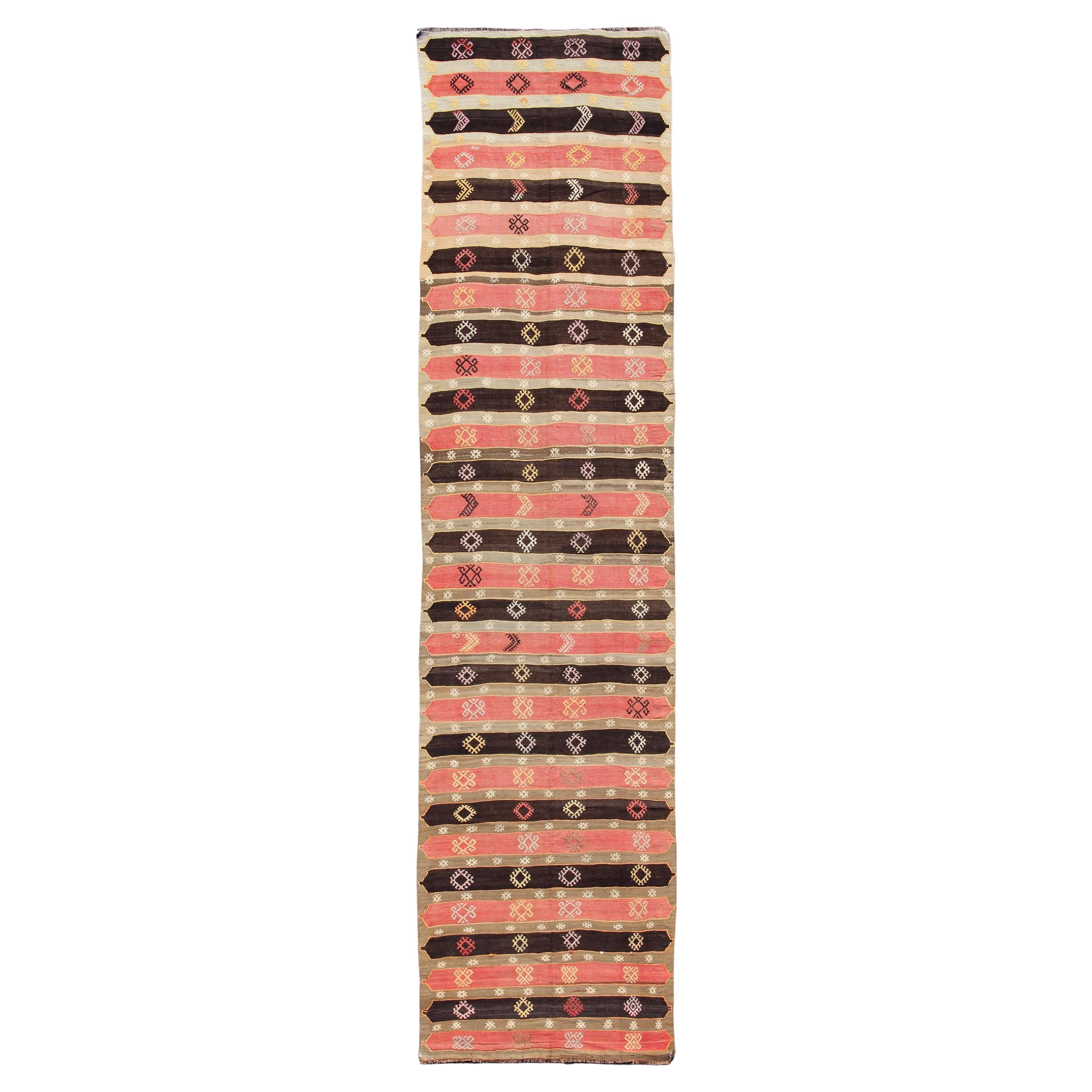 Camino de Mesa Turco Kilim Vintage con Negros, Rojos y Coral 3'11 x 15'10
