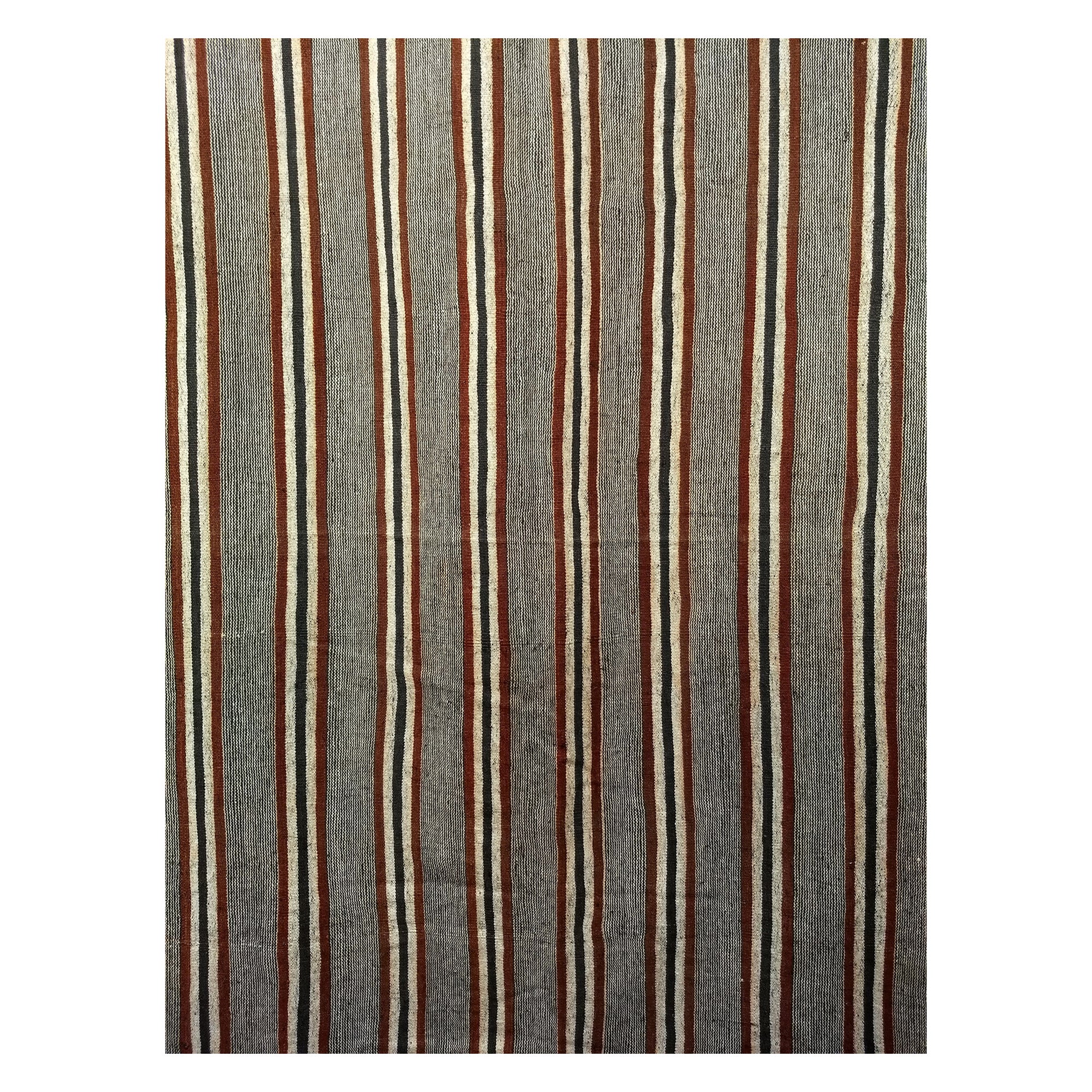 Türkischer Vintage-Kelim in Allover-Streifen-Muster  in Grau, Elfenbein, Schwarz, Maroon im Angebot