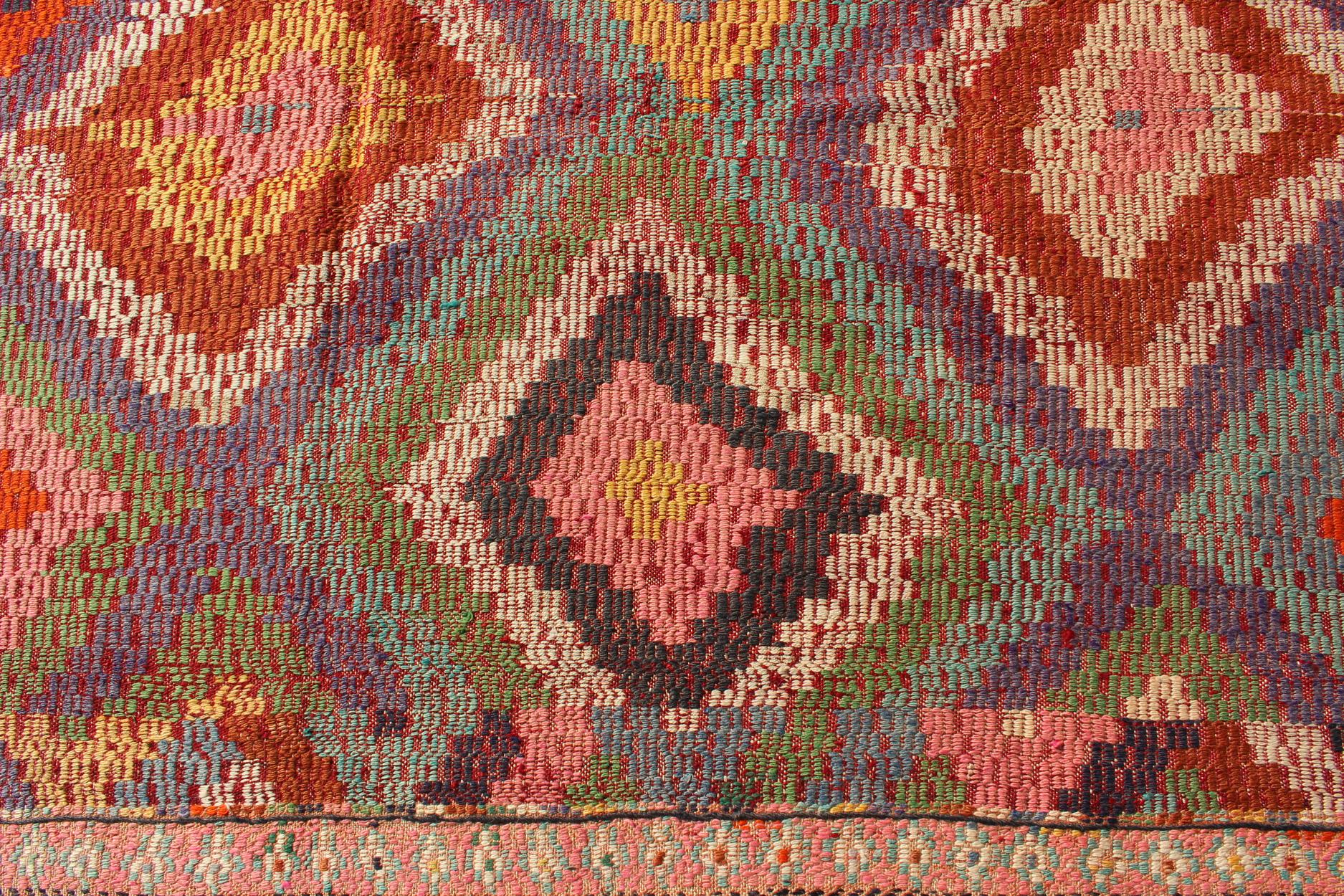 Alfombra turca vintage Kilim Jajim con dibujo de rombos rotos y colores vibrantes Lana en venta