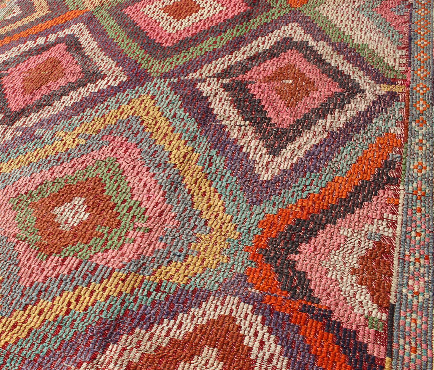 Alfombra turca vintage Kilim Jajim con dibujo de rombos rotos y colores vibrantes en venta 1