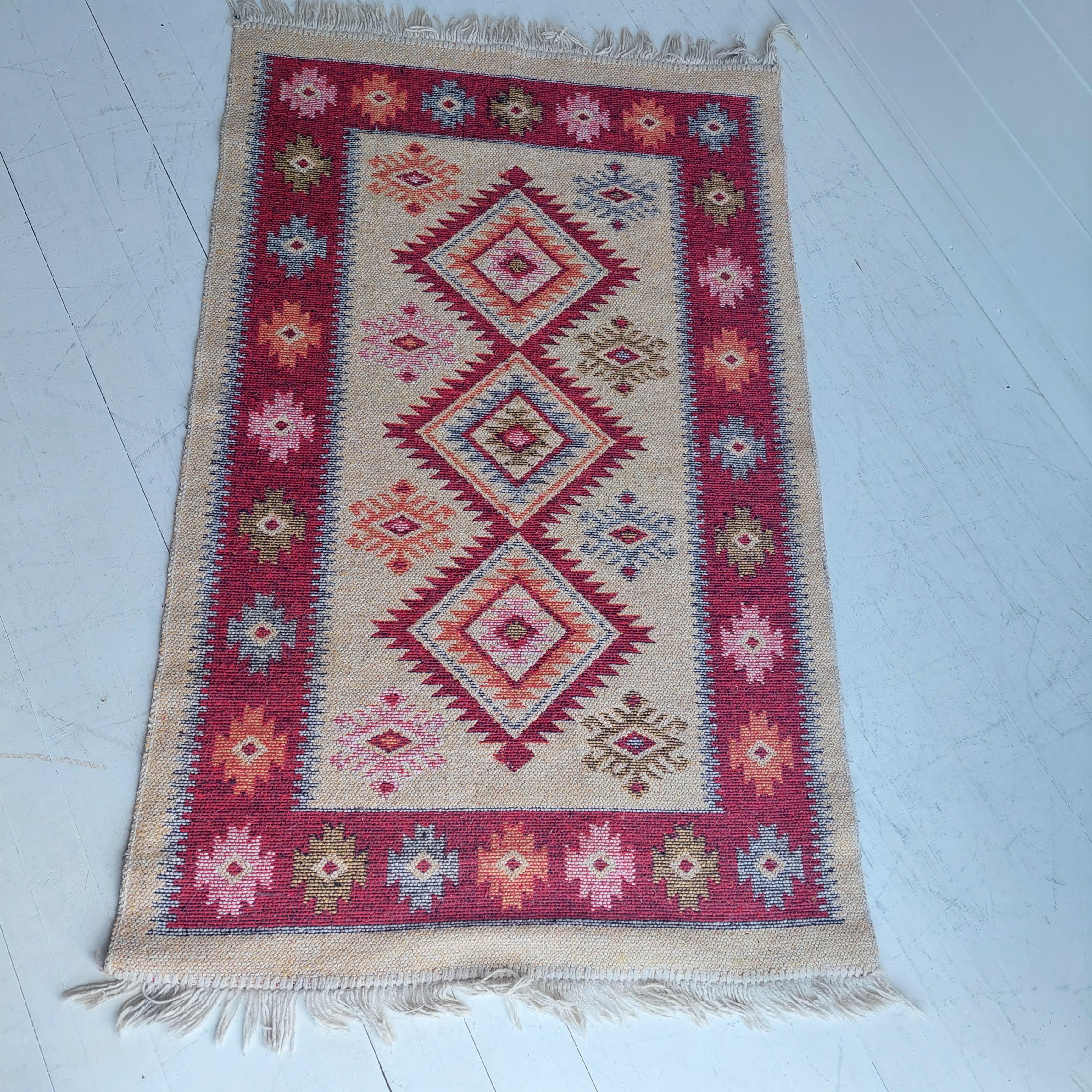 Vinatge Turquish Kilim with a luxurious and elegant effect. 
Reversible
Since the rug model has a thin and long line, it is placed in rectangular lines to give an elegant effect. 
Since there is a thin and elongated architecture in the decoration of