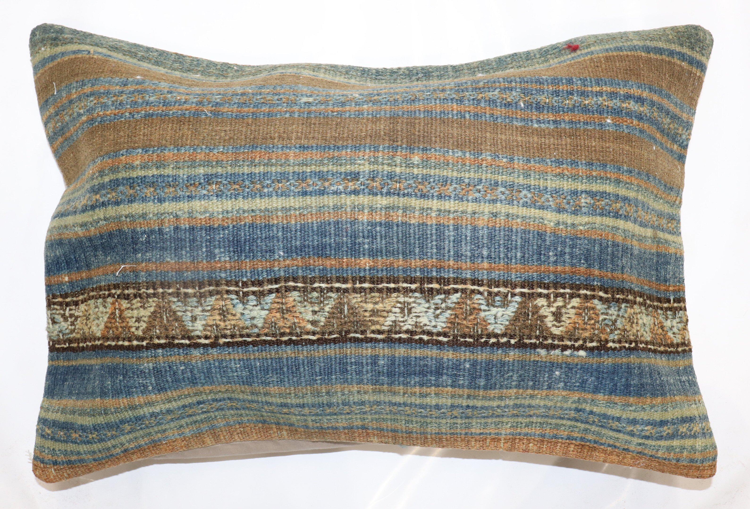 Vintage Turkish Kilim Pillow In Good Condition For Sale In New York, NY