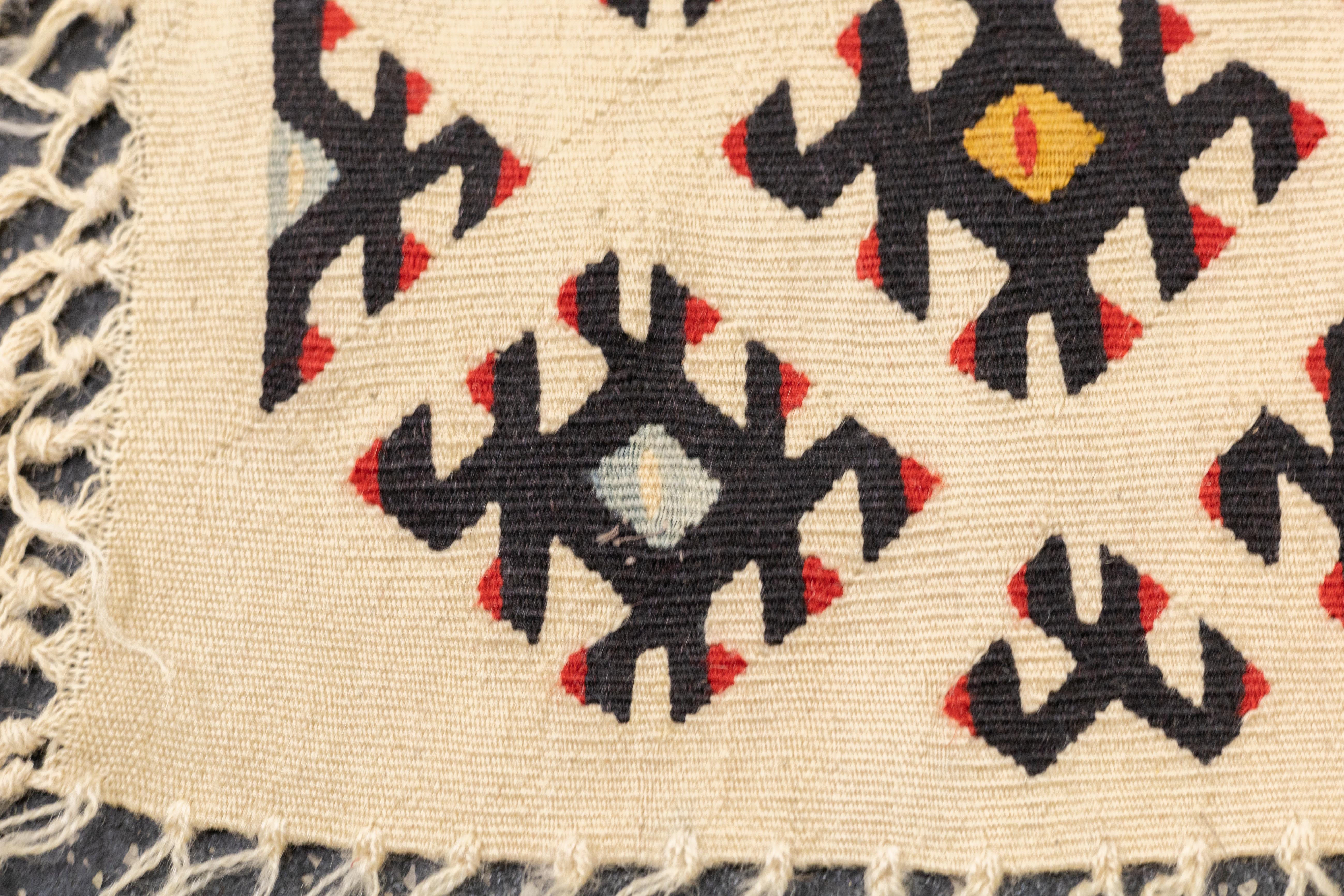 Alfombra Kilim Turca Vintage 4'5'' x 4'6'' en venta 3