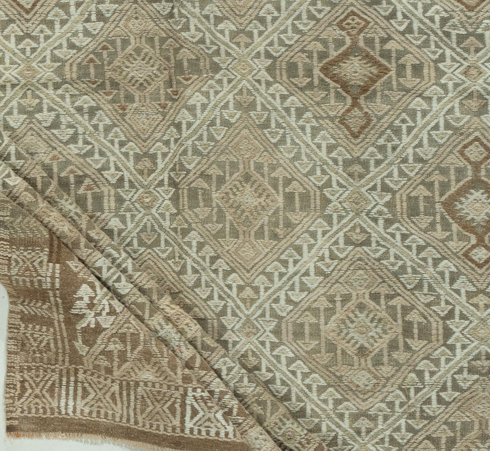Vintage Rug & Kilim turco 5'6 X 7'2 In condizioni buone in vendita a New York, NY