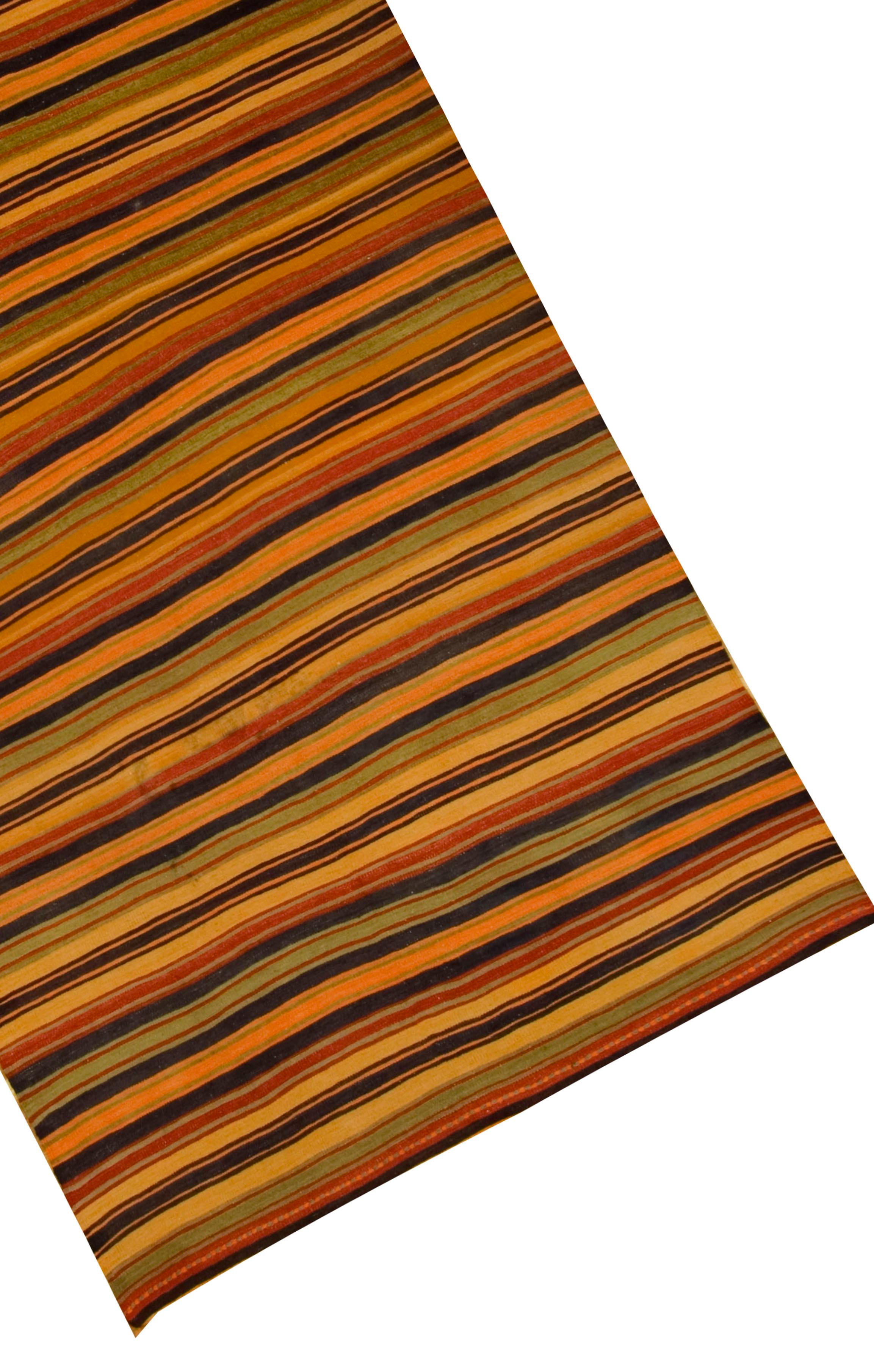Hand-Woven Vintage Turkish Kilim Rug 5'7 X 10'8 For Sale