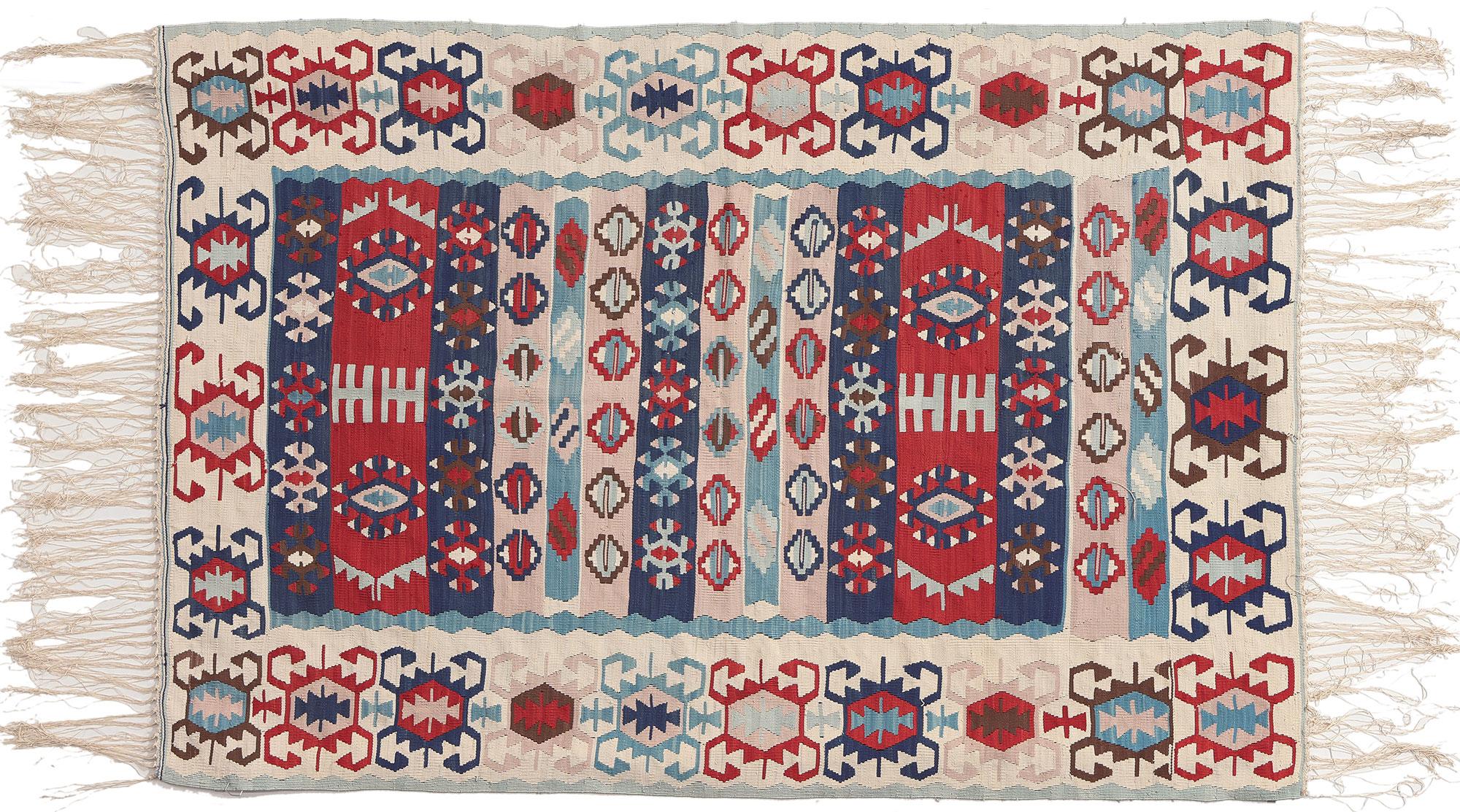 Türkischer Kelim-Teppich im Vintage-Stil, Boho Chic Meets Patriotic Flair im Angebot 3