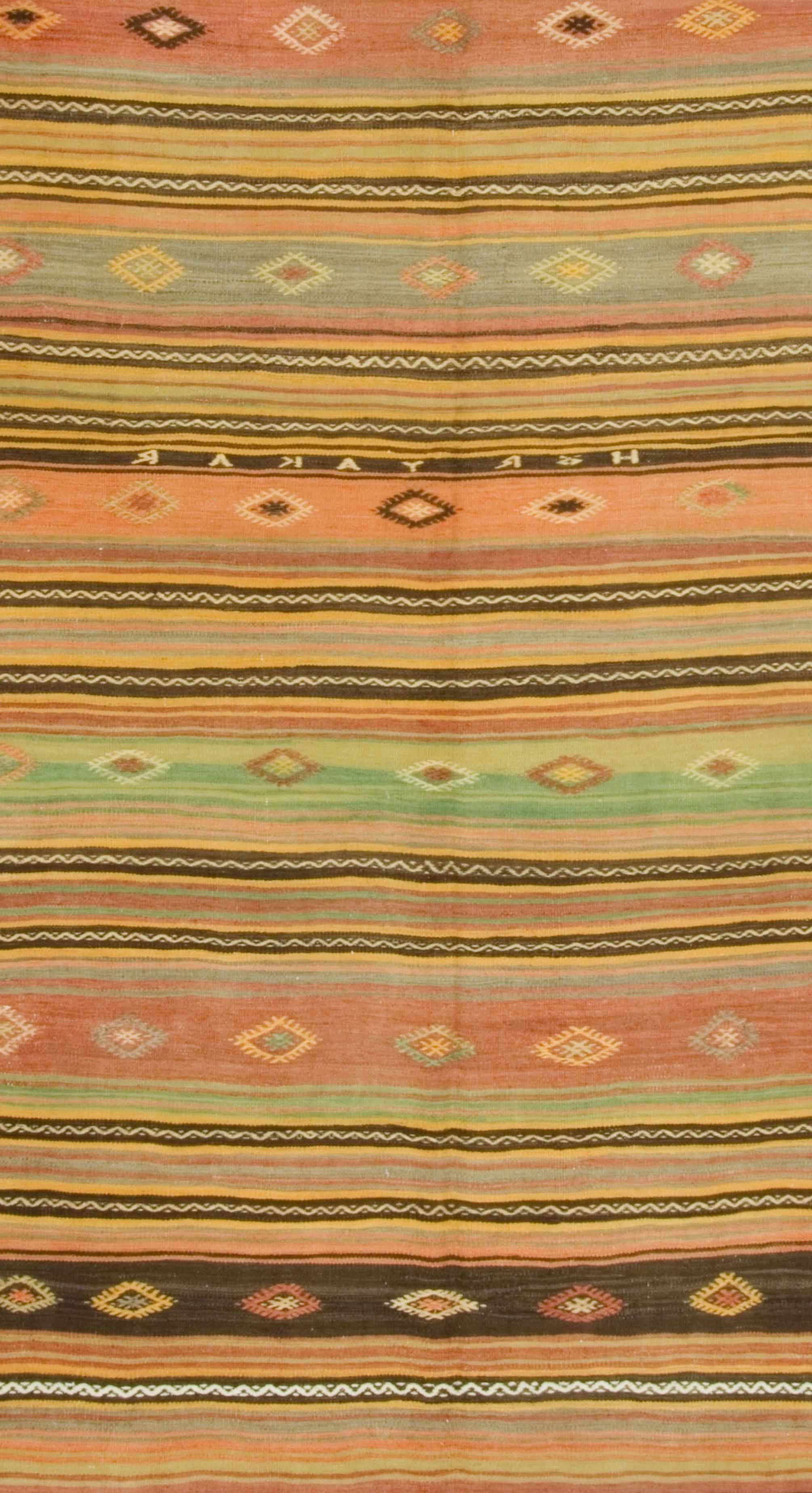 Türkischer Kilim-Teppich Vintage Teppich (Wolle) im Angebot