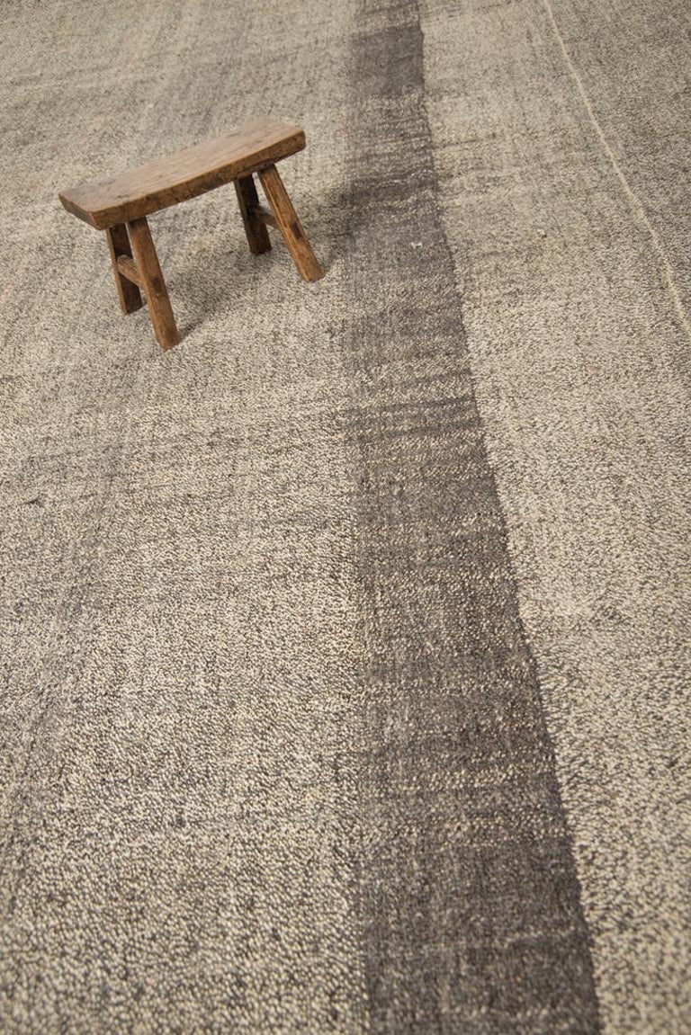 This vintage Kilim is simple in design yet so refined with its natural warm color and fresh appeal to more modern and minimalist ambiences. This design captures both, elegance and raw beauty. Also the natural patina brings an organic quality to any