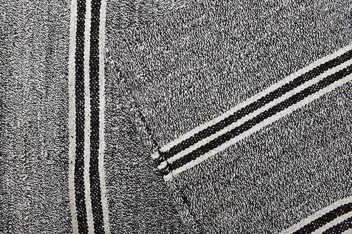 Hand-Woven Vintage Turkish Kilim Rug 'Flat-Weave' For Sale