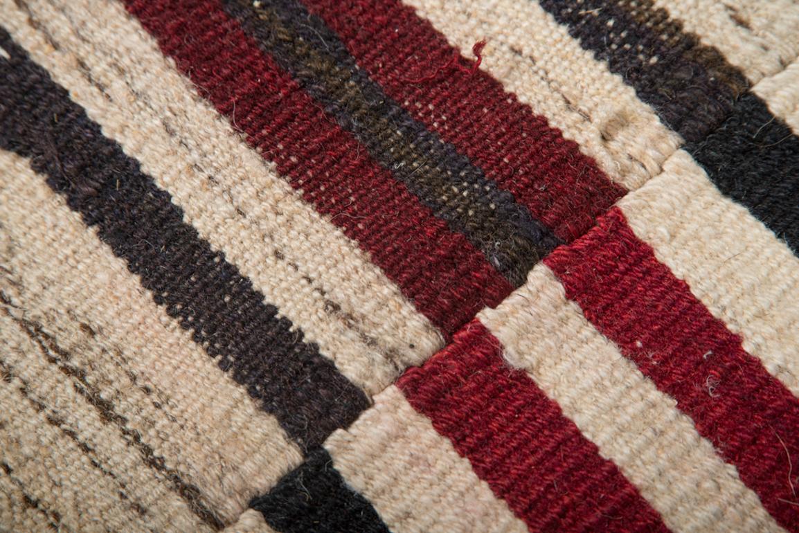 Vintage Turkish Kilim Rug, Flat-Weave In Good Condition For Sale In Naples, FL