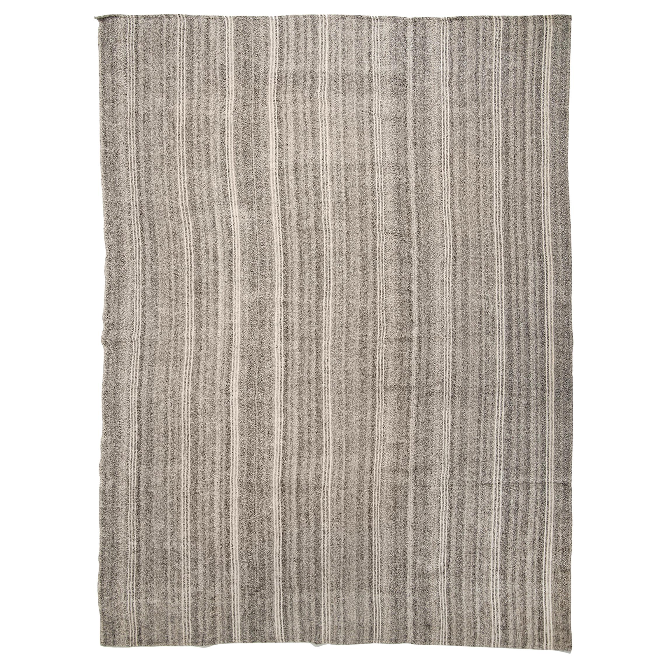 Vintage Turkish Kilim Rug 
Flat-Weave
 For Sale