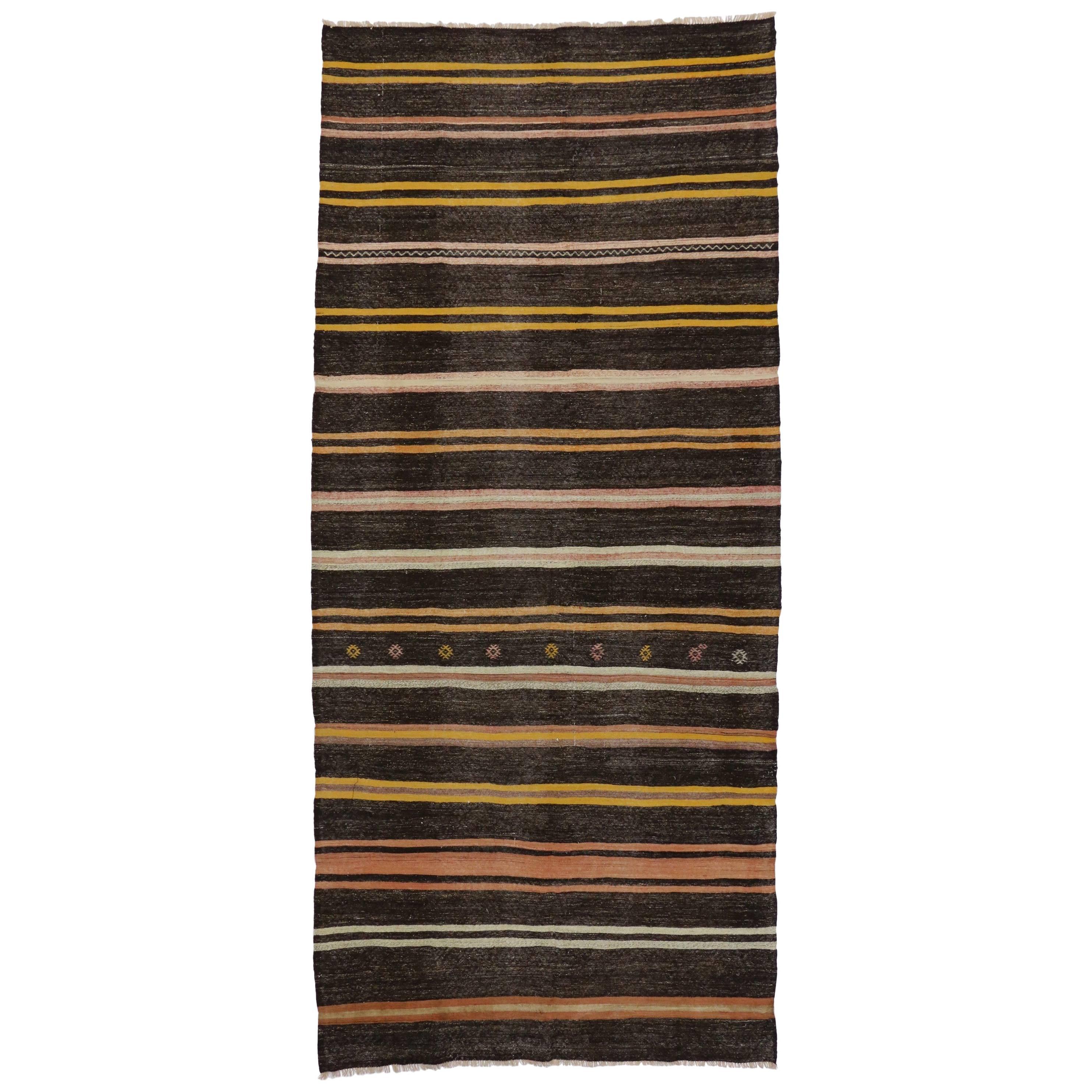 Vintage Turkish Kilim Rug, Flat-Weave Kilim Rug For Sale 4