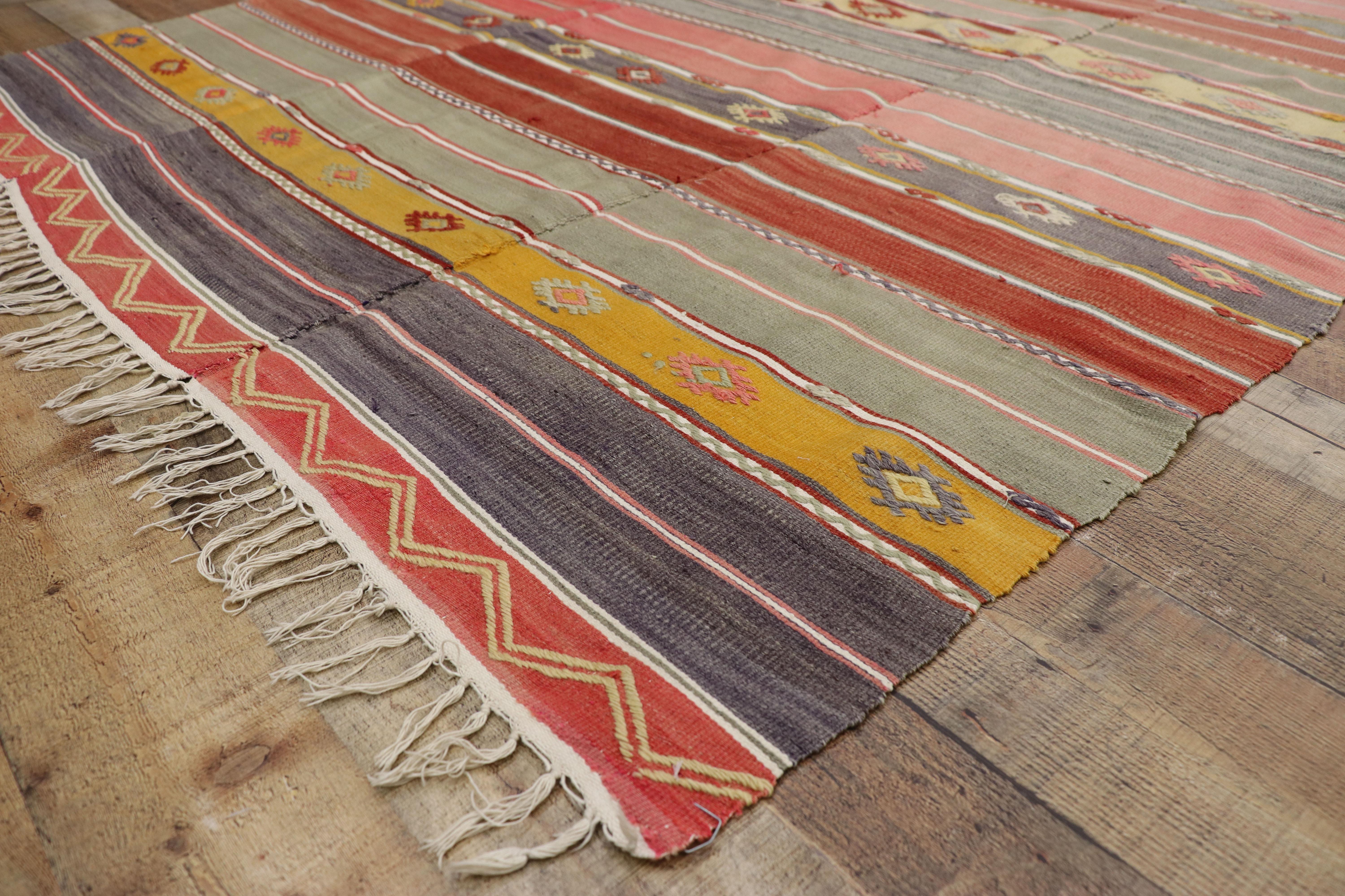 Boho Chic Vintage Turkish Kilim Rug, Flat-Weave Rug with Tribal Style 1